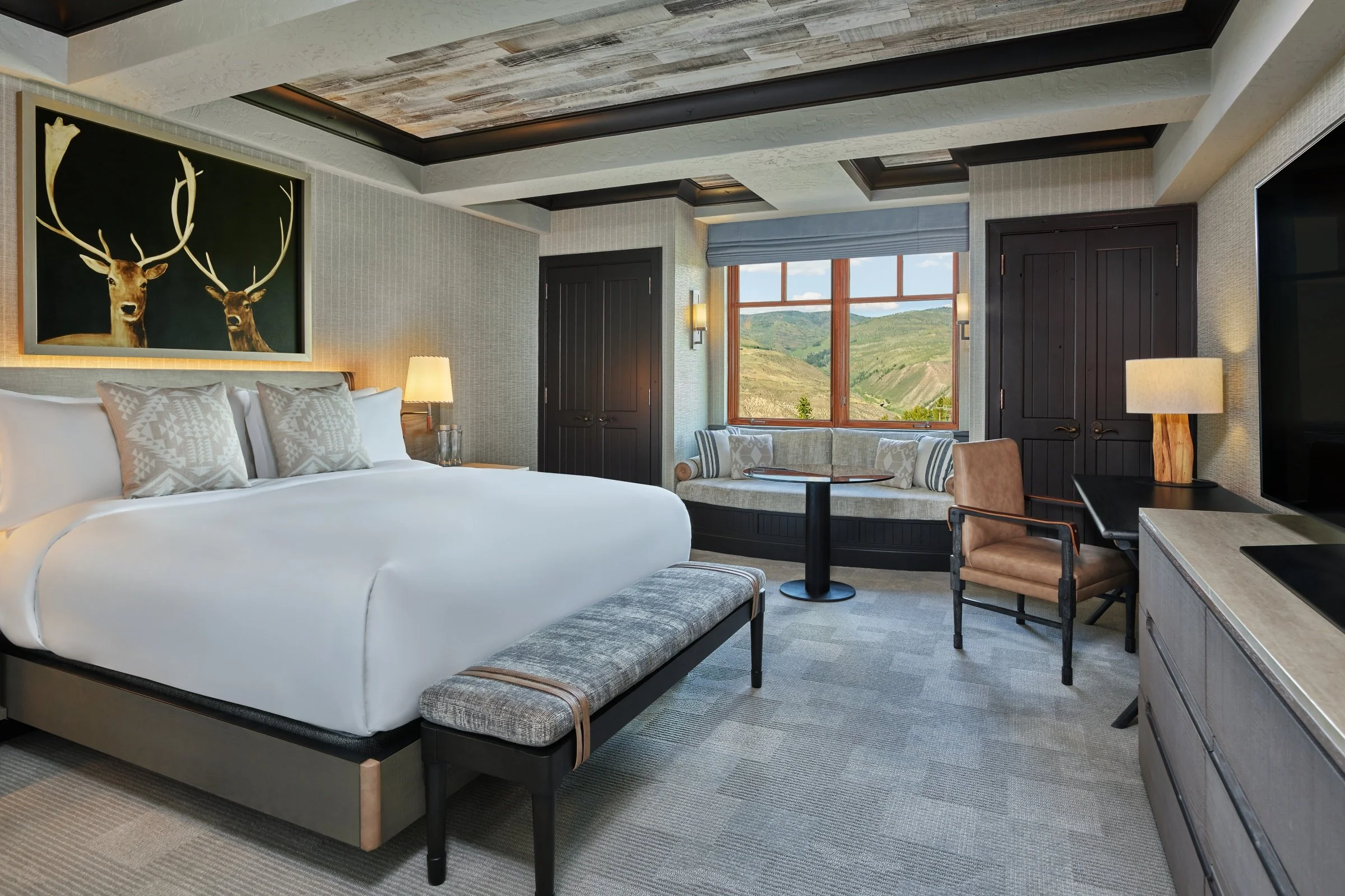 09-club-level-king-bedroom.jpg