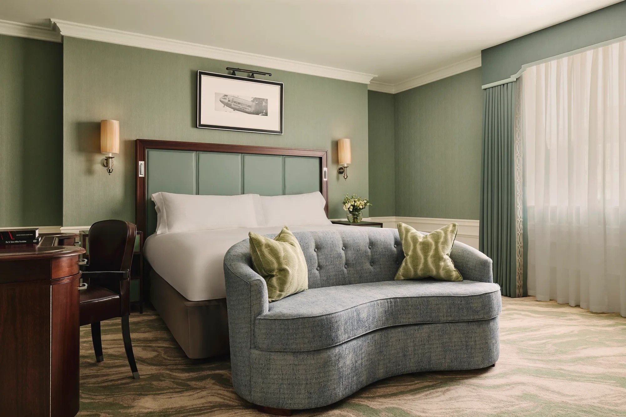 09-courtyard-deluxe-room.jpg