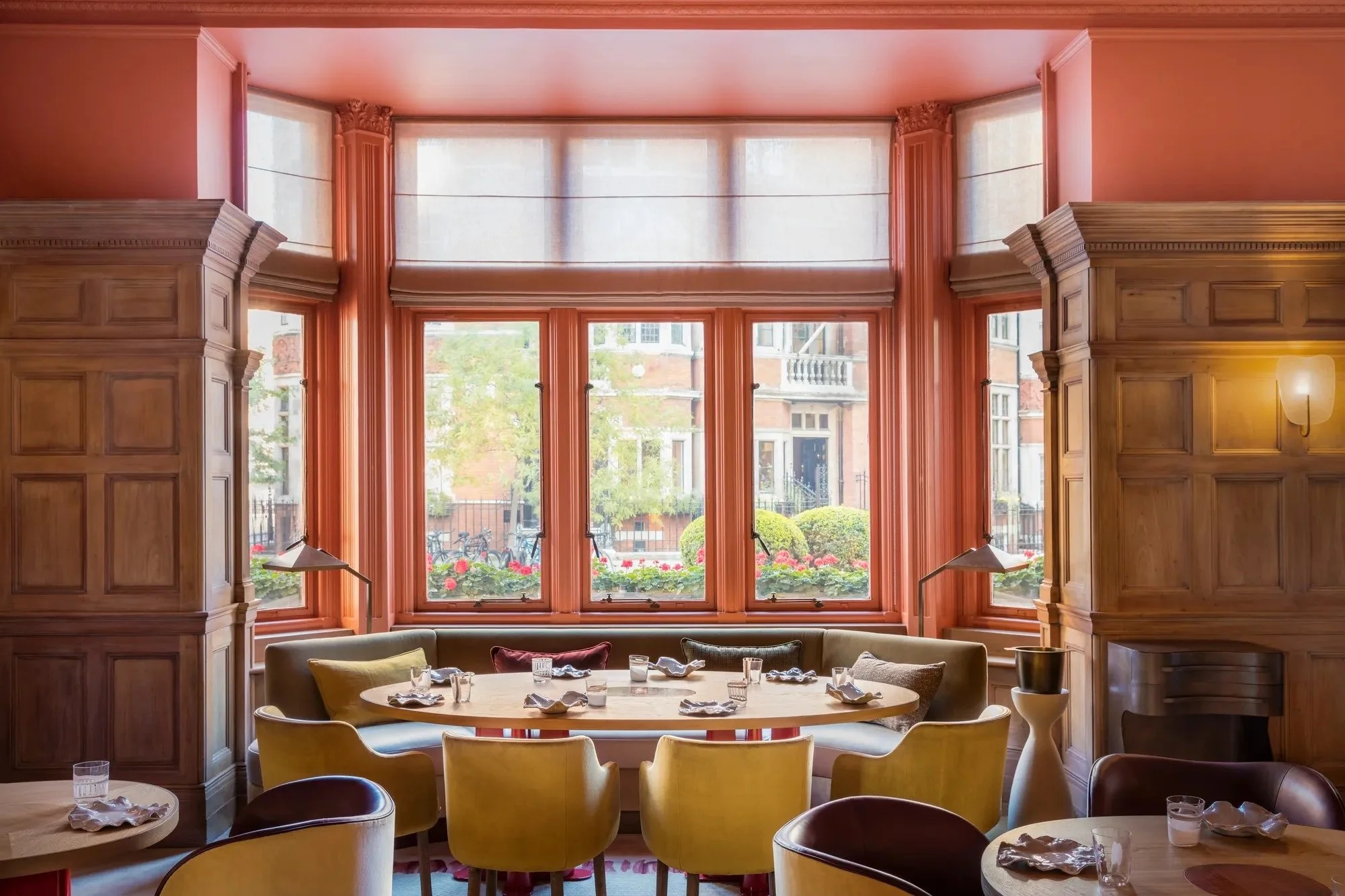 27-helene-darroze-dining-room.jpg