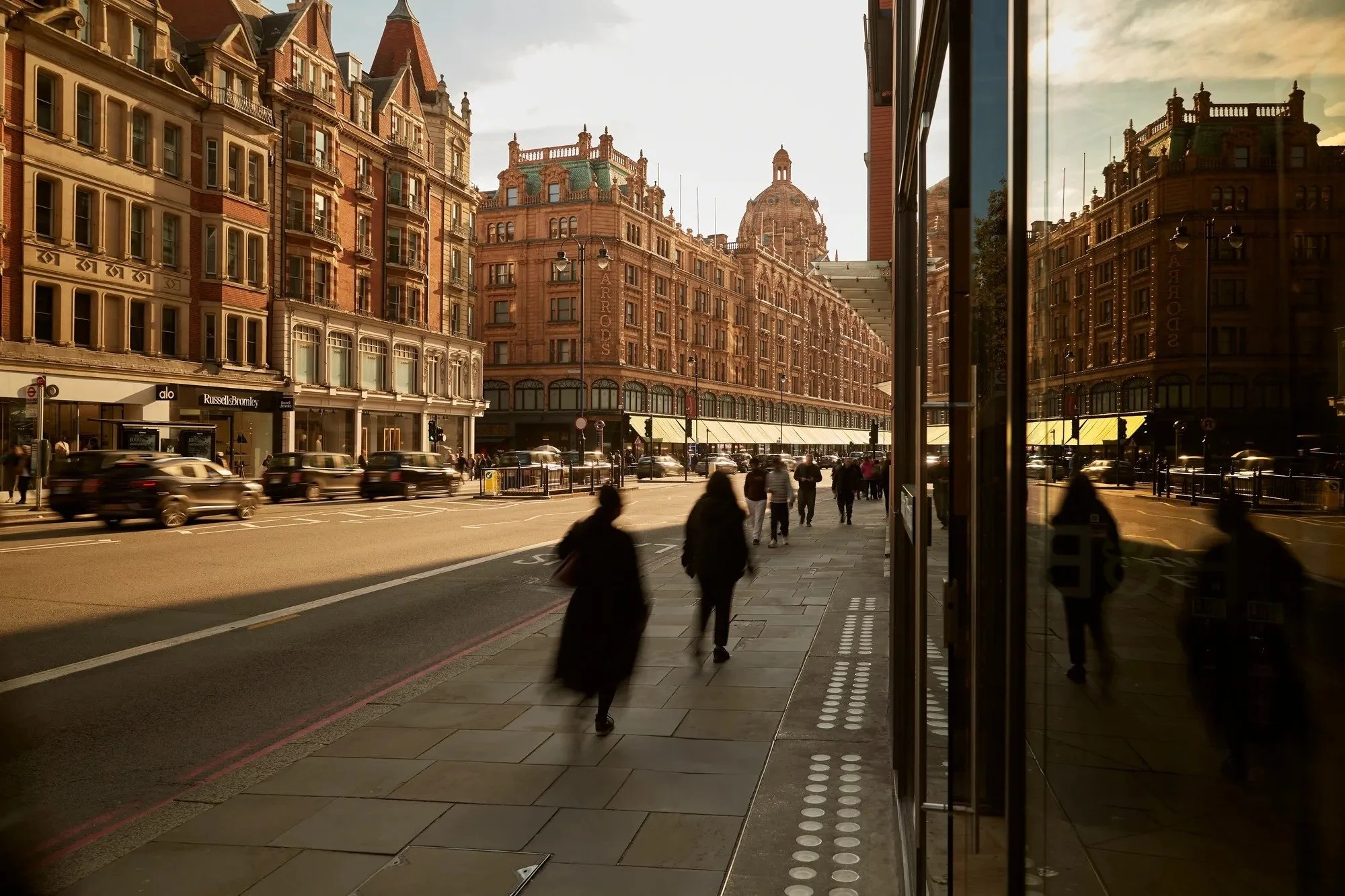 49-knightsbridge-and-harrods-at-sunset.jpg