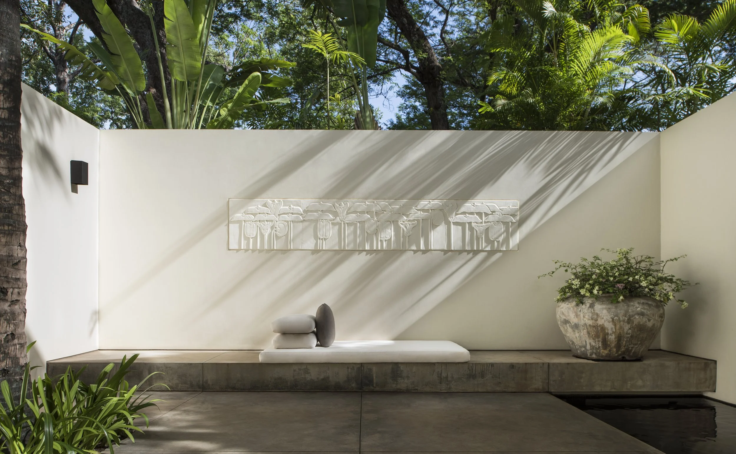 06-sculptural-relief-and-bench-in-a-private-courtyard.jpg