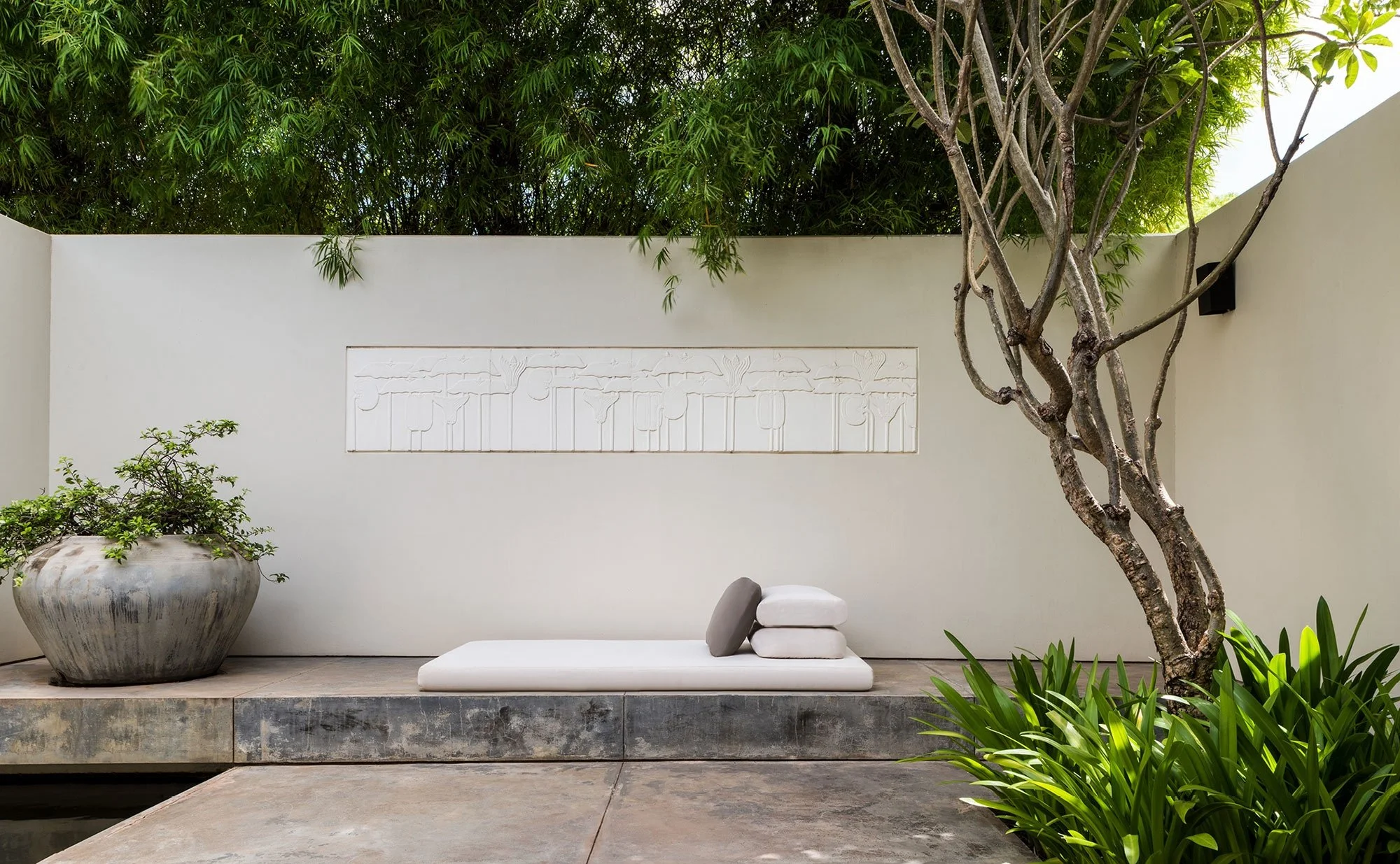 14-courtyard-suite-sculptural-tree-and-wall-relief.jpg