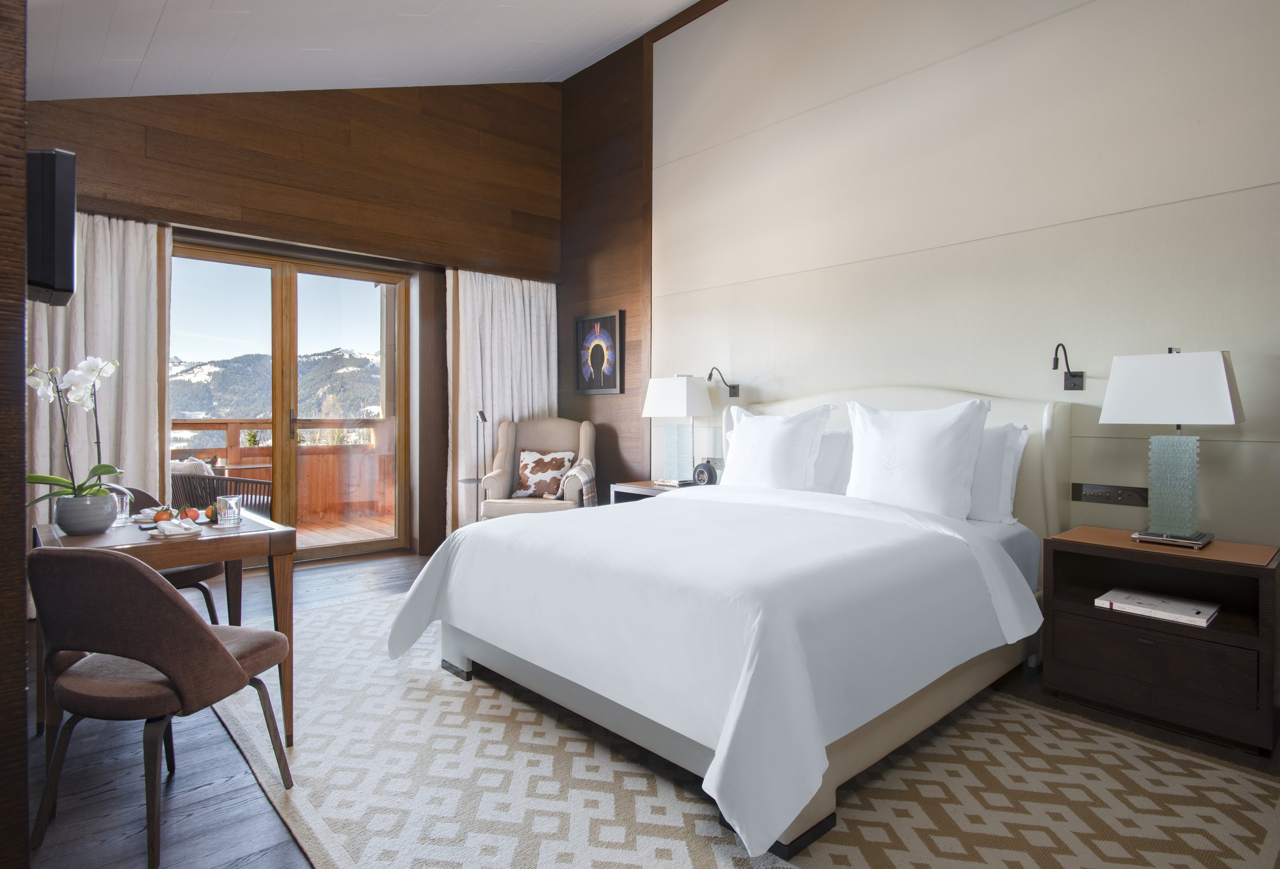 10-deluxe-room-bedroom.jpg