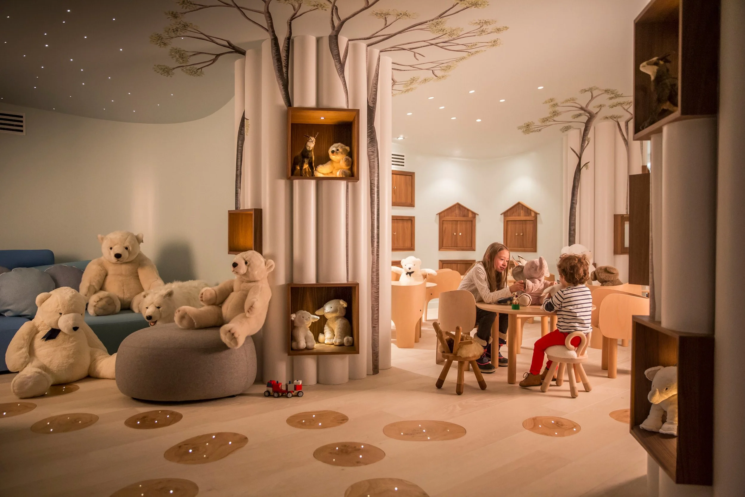 24-kids-club-playroom.jpg