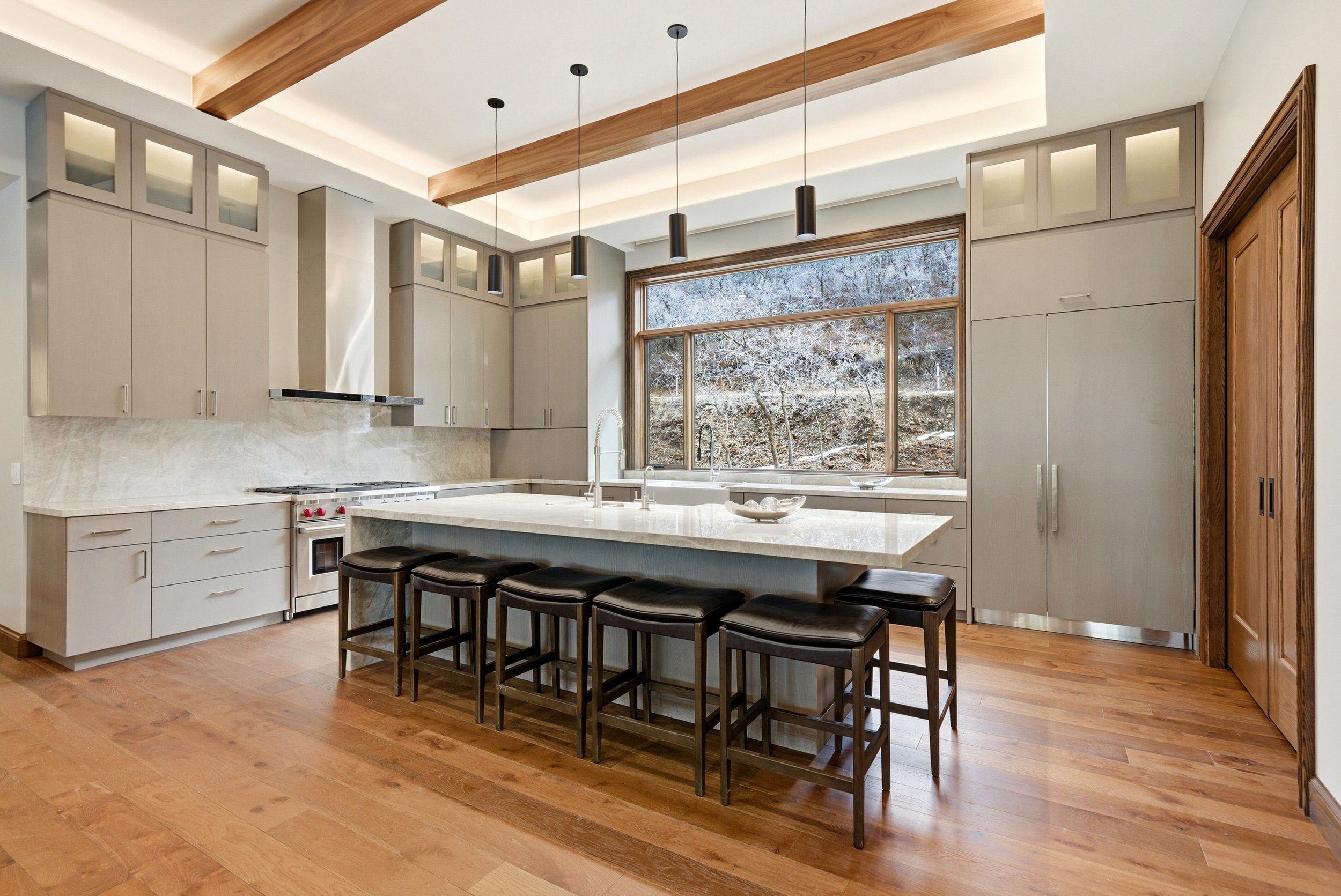 11-snow-park-presidential-kitchen.jpg
