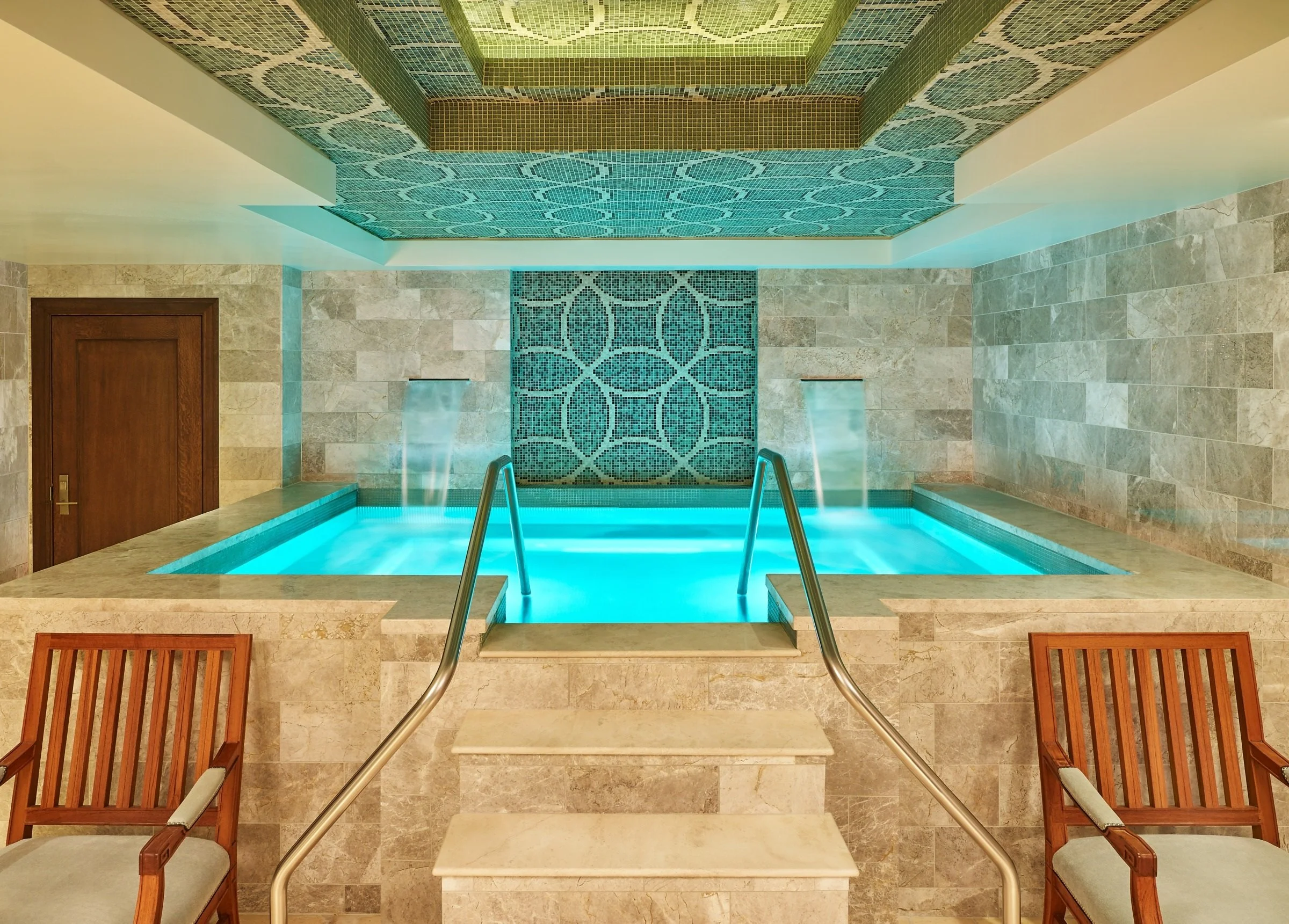 19-indoor-spa-relaxation-tub.jpg