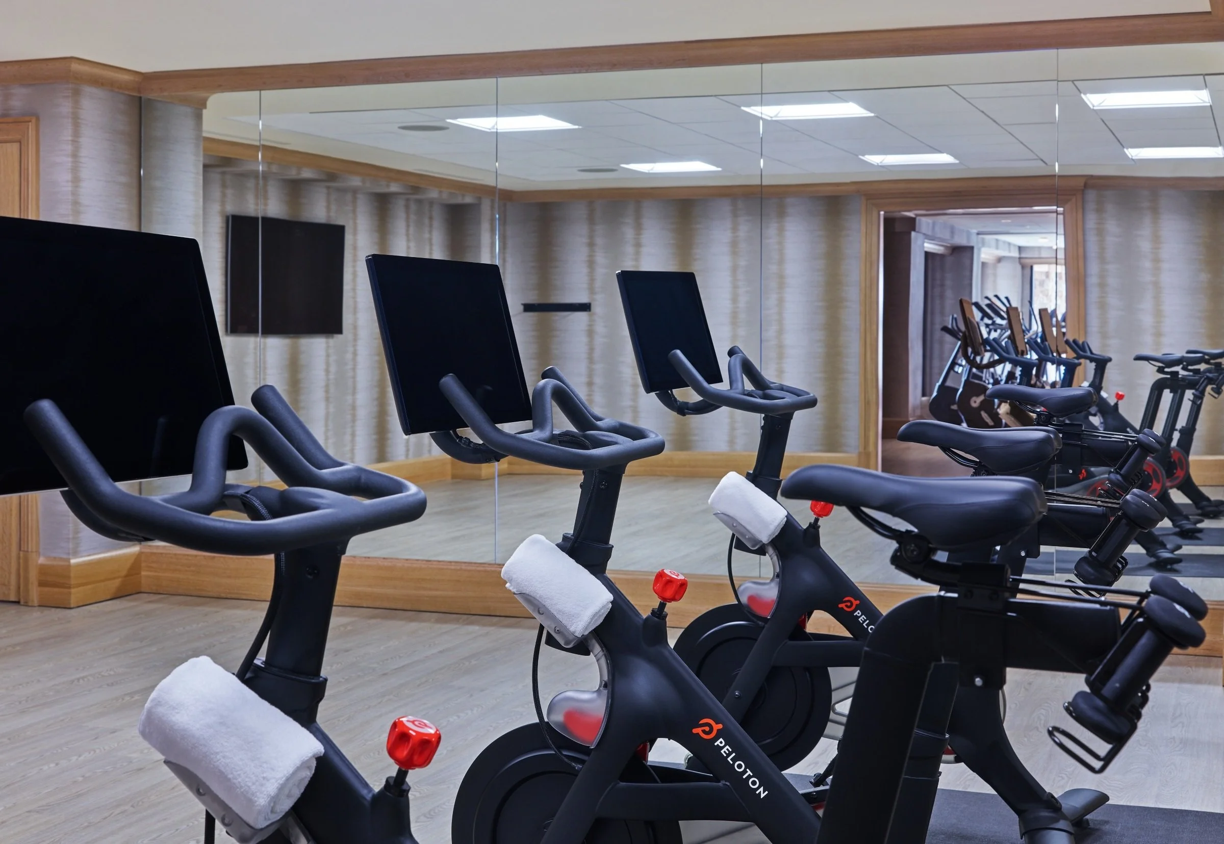 22-cardio-and-cycling-equipment-in-the-fitness-center.jpg