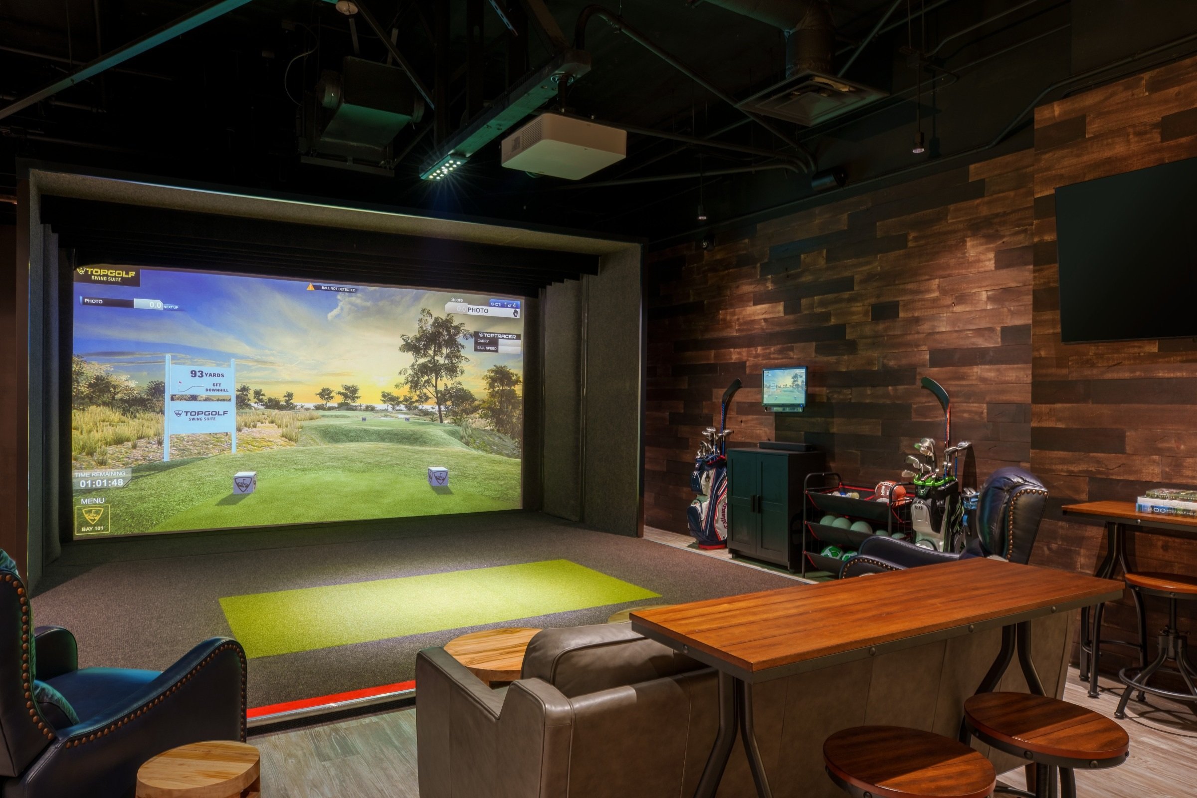 27-topgolf-swing-suite-simulator-and-lounge.jpg