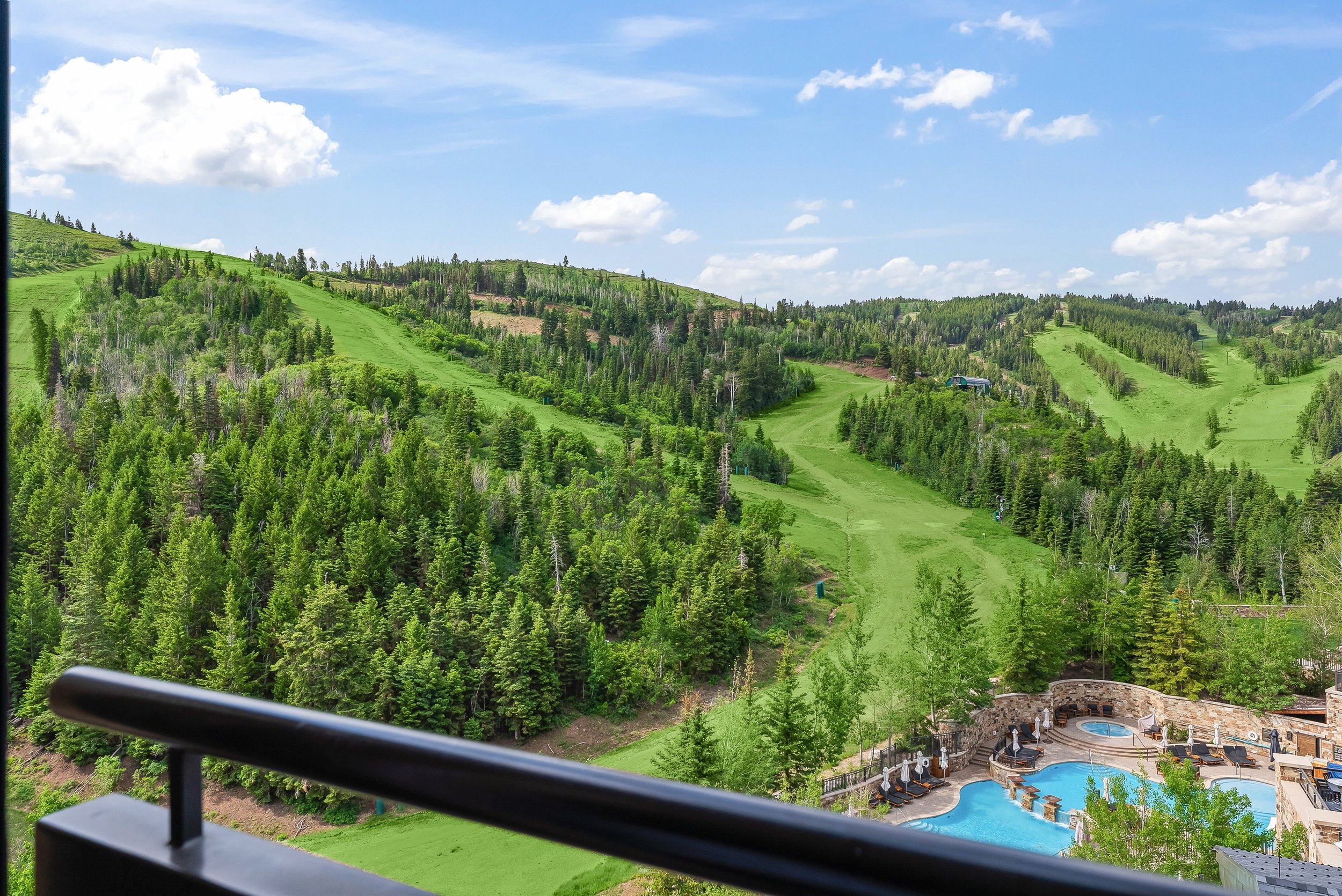 32-green-deer-valley-slopes-viewed-from-the-hotel.jpg