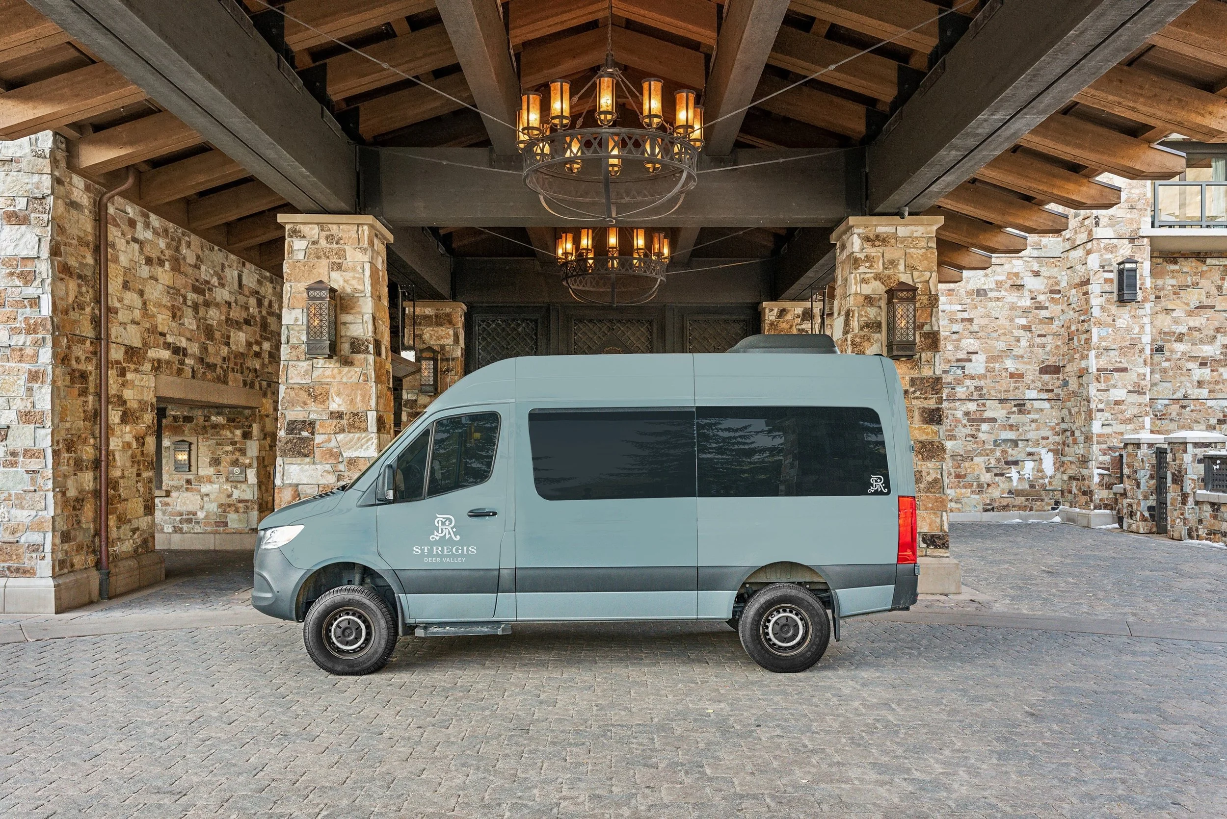 34-hotel-transportation-vehicle-beneath-the-covered-entrance.jpg