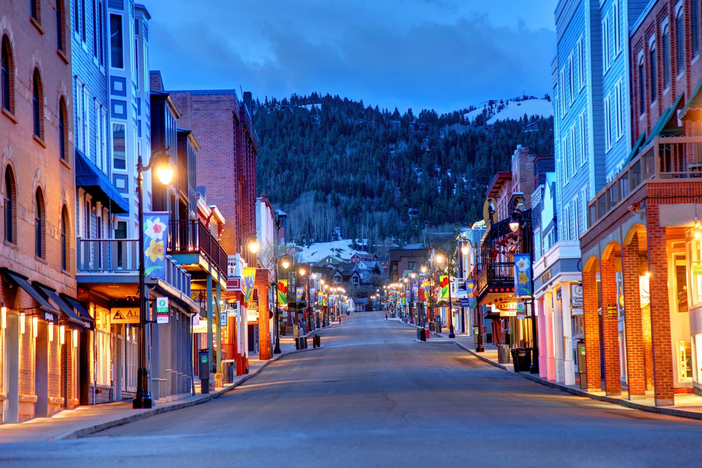 35-historic-main-street-in-park-city-at-dusk.jpg