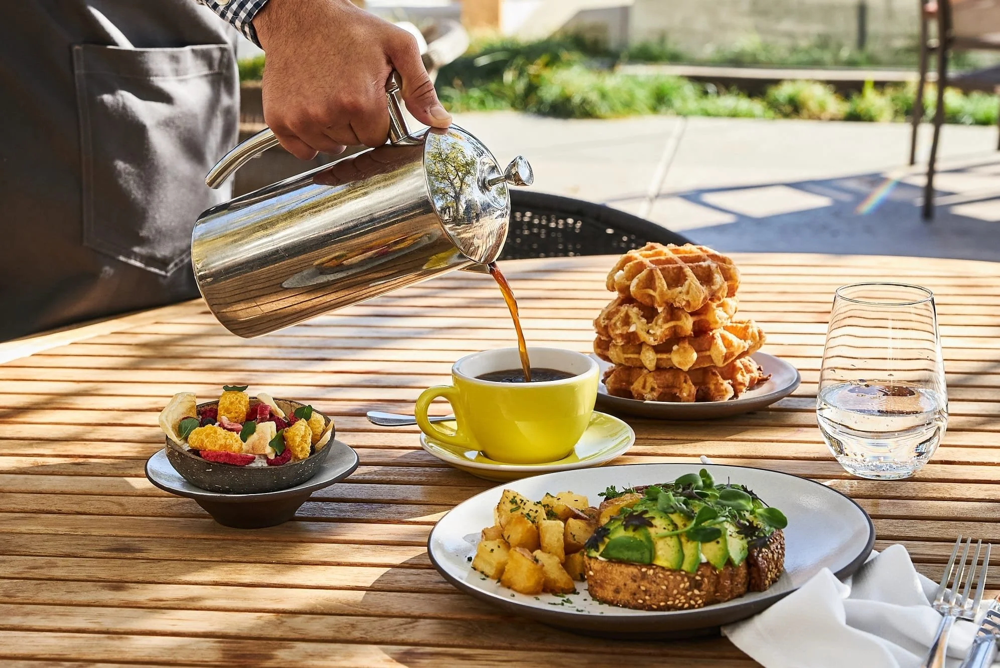 23-Breakfast-served-outdoors.jpg