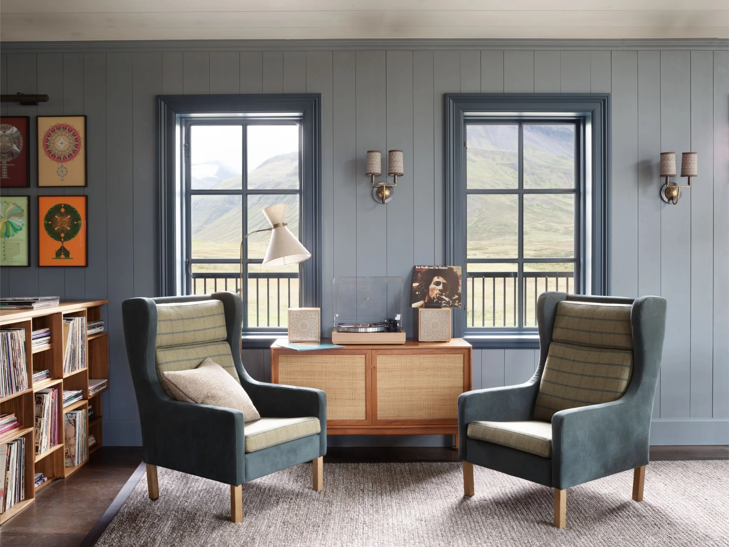 07-window-side-seating-and-bookshelves.jpg