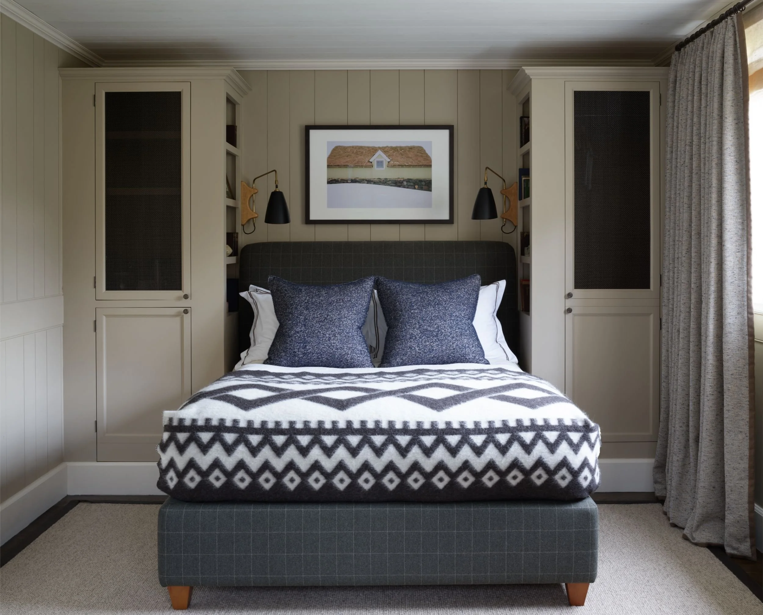11-bedroom-with-patterned-bedspread.jpg