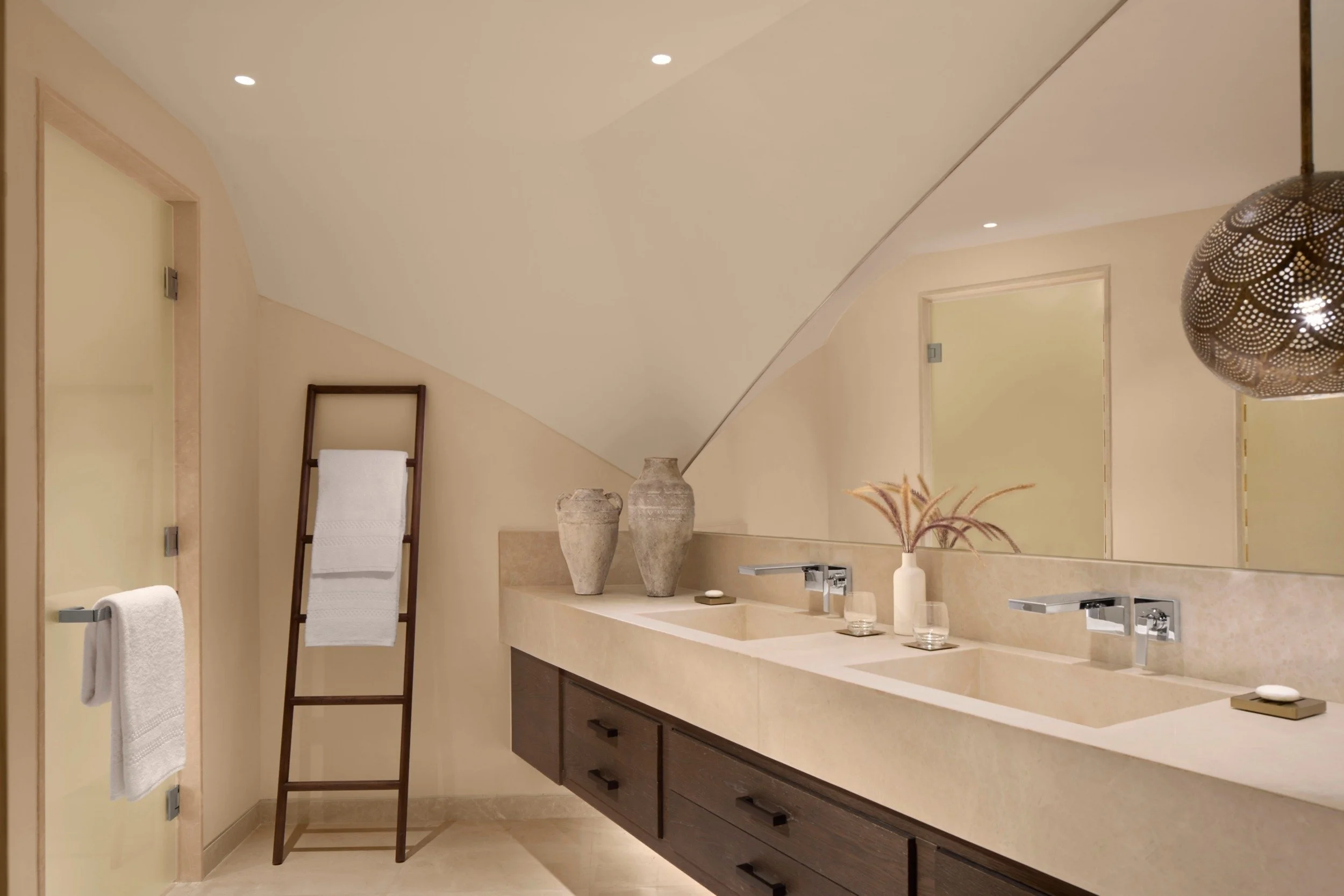 16-villa-master-bathroom.jpg