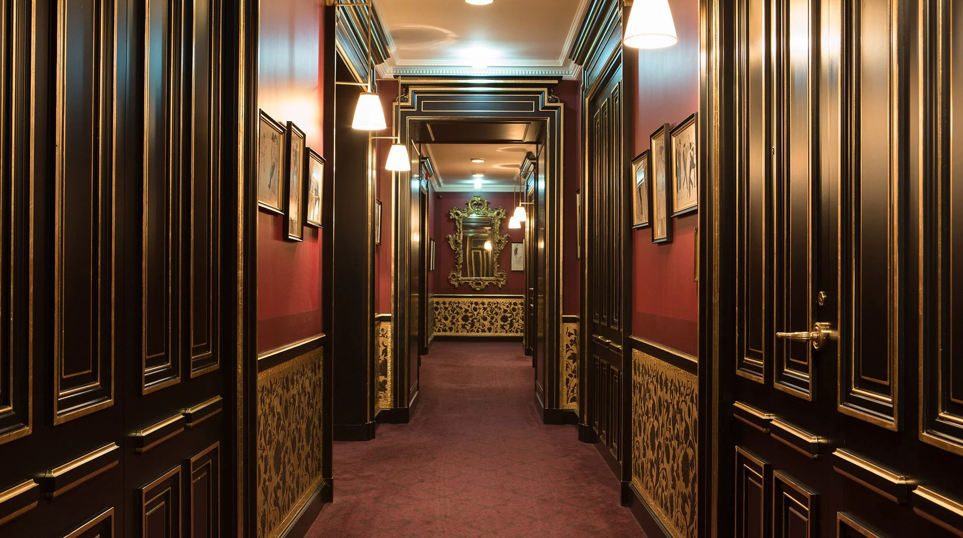 La-Reserve-Paris-lobby-suites.jpg