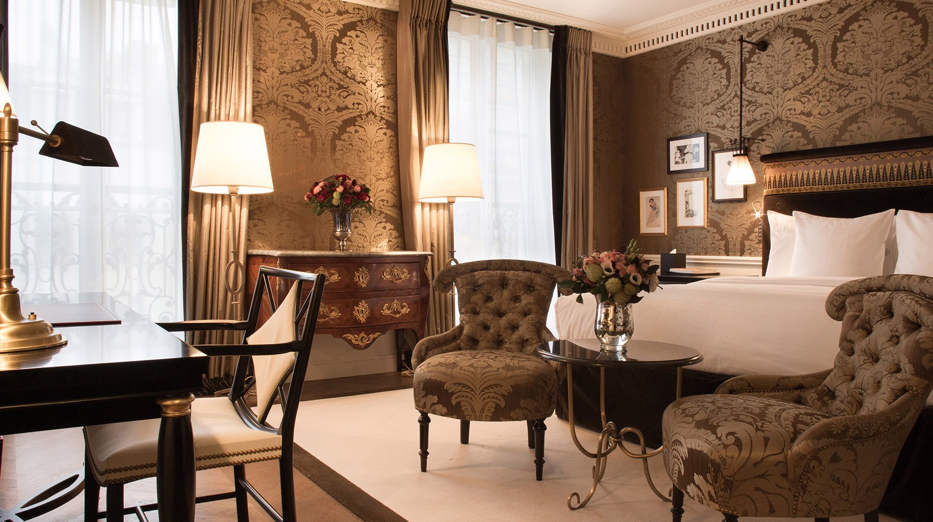 La-Reserve-Paris-prestige-room.jpg