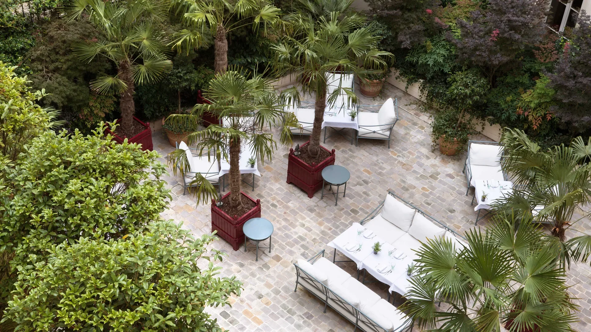 La-Reserve_Paris_2019_La-Reserve-Paris-Patio-6.jpg.webp