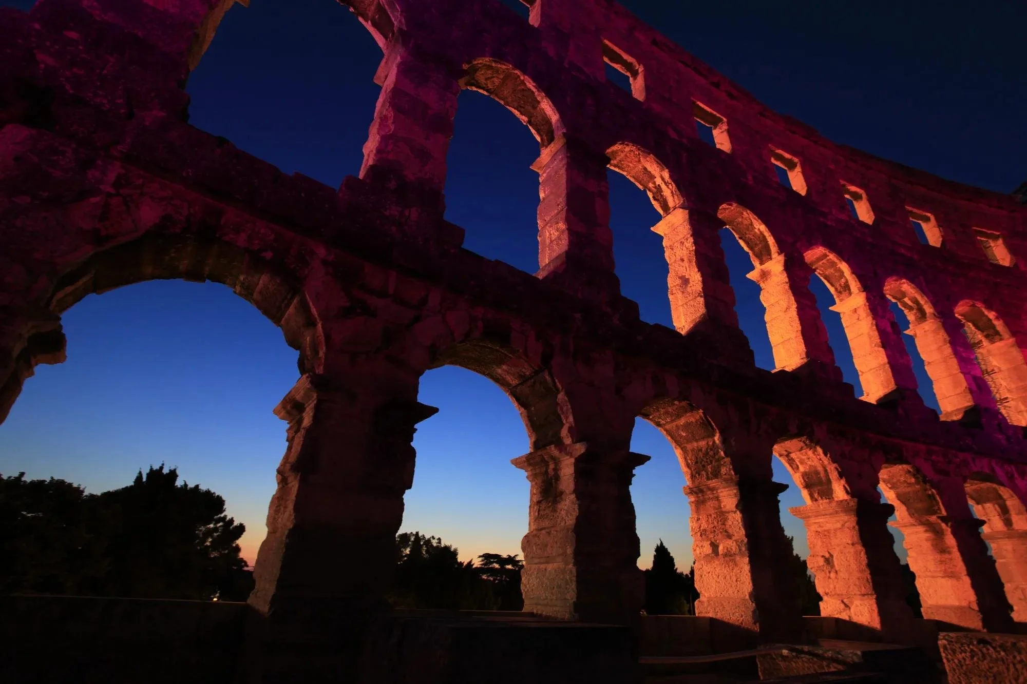 36-pula-roman-amphitheater-illuminated-at-night.jpg