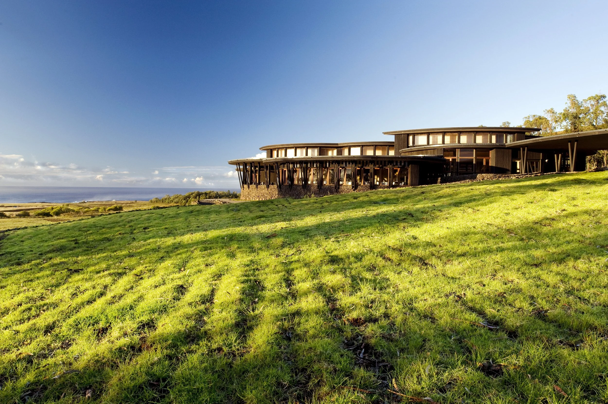 04-explora-lodge-across-the-grassland.jpg