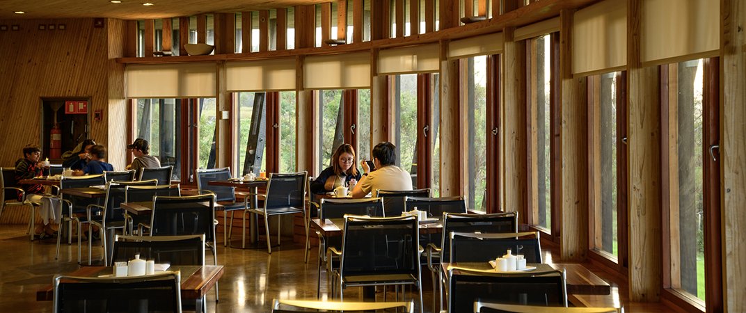 20-dining-room-framed-by-timber-and-glass.jpg