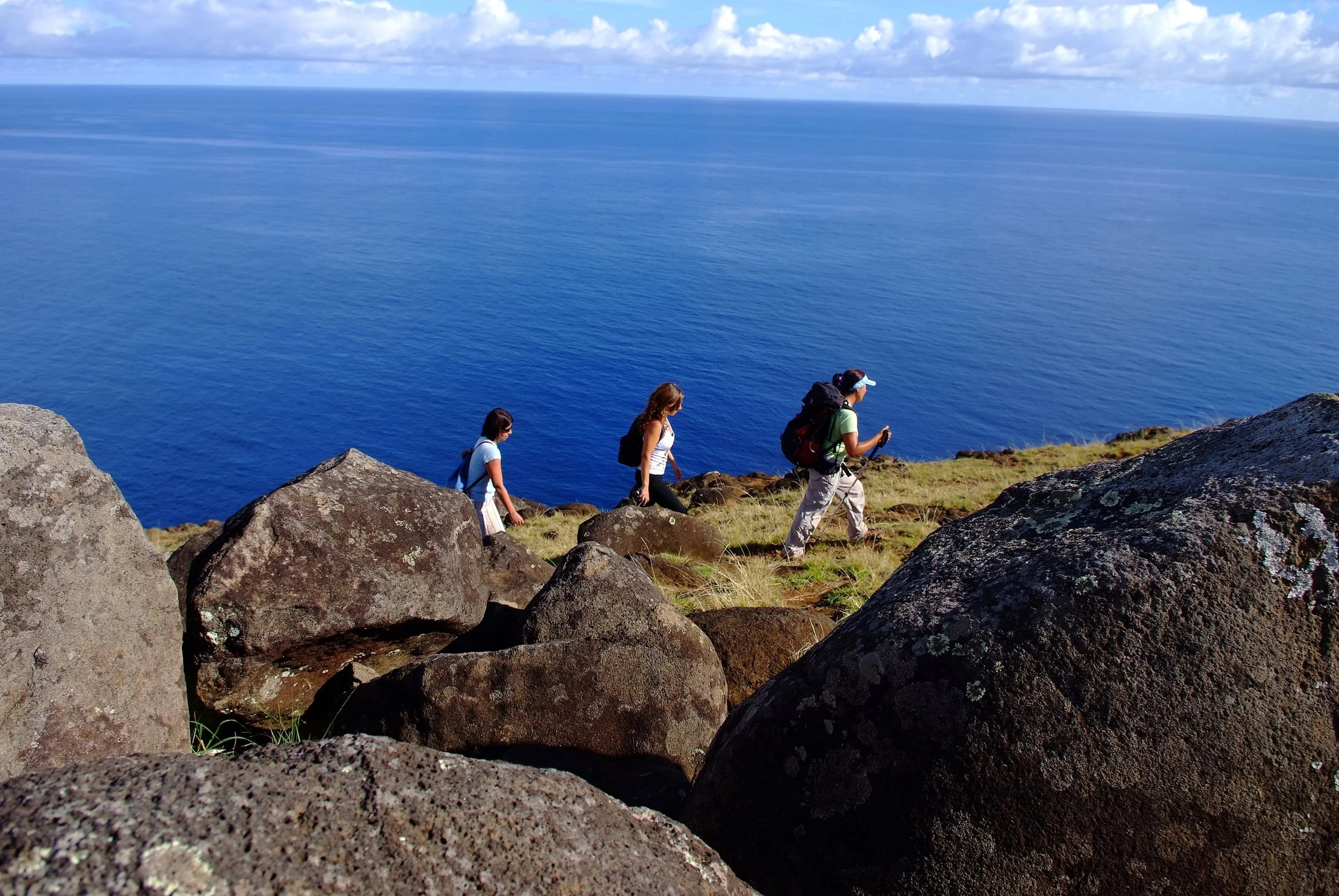 09-coastal-hiking-on-poike.jpg