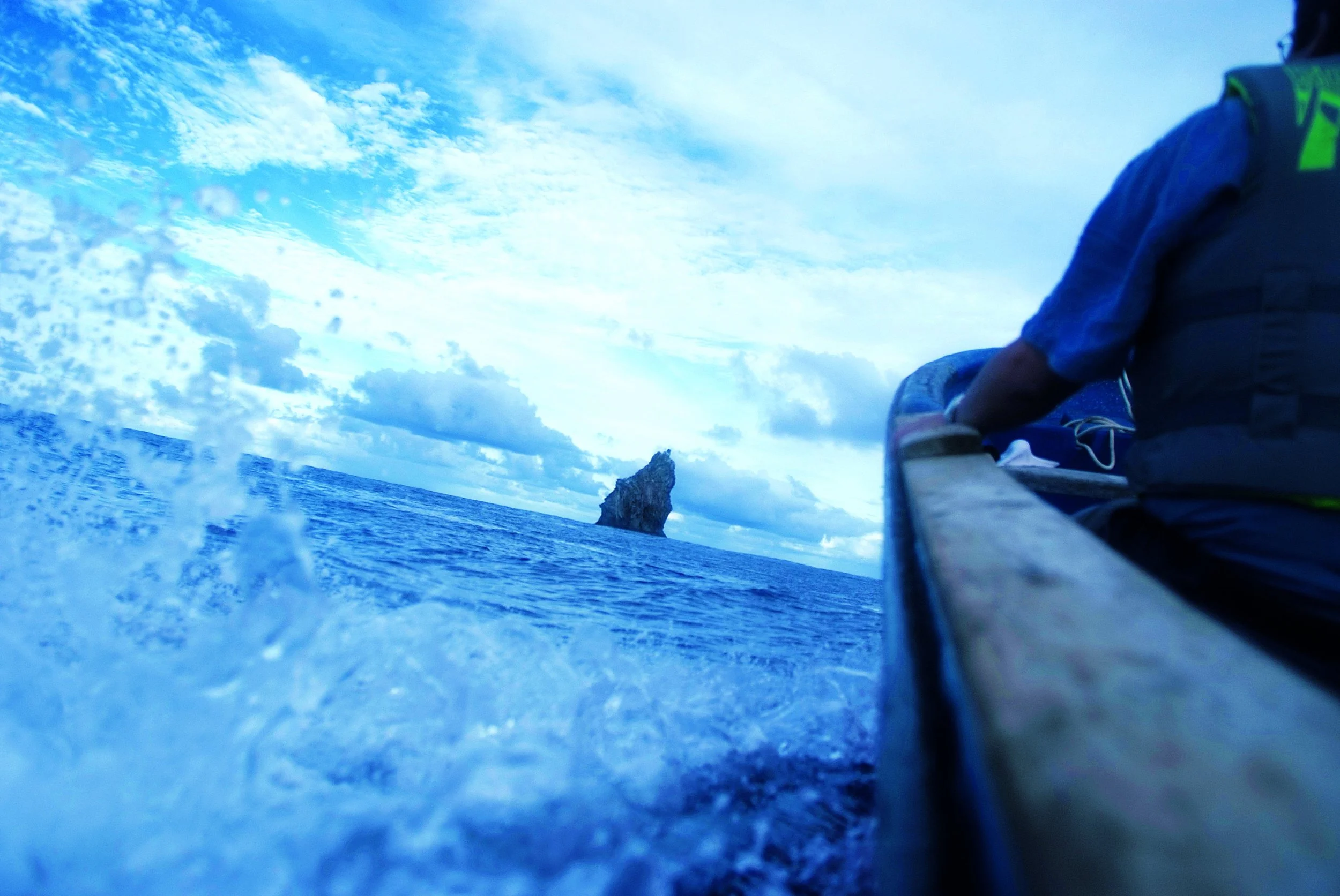 13-boat-outing-off-the-rapa-nui-coast.jpg