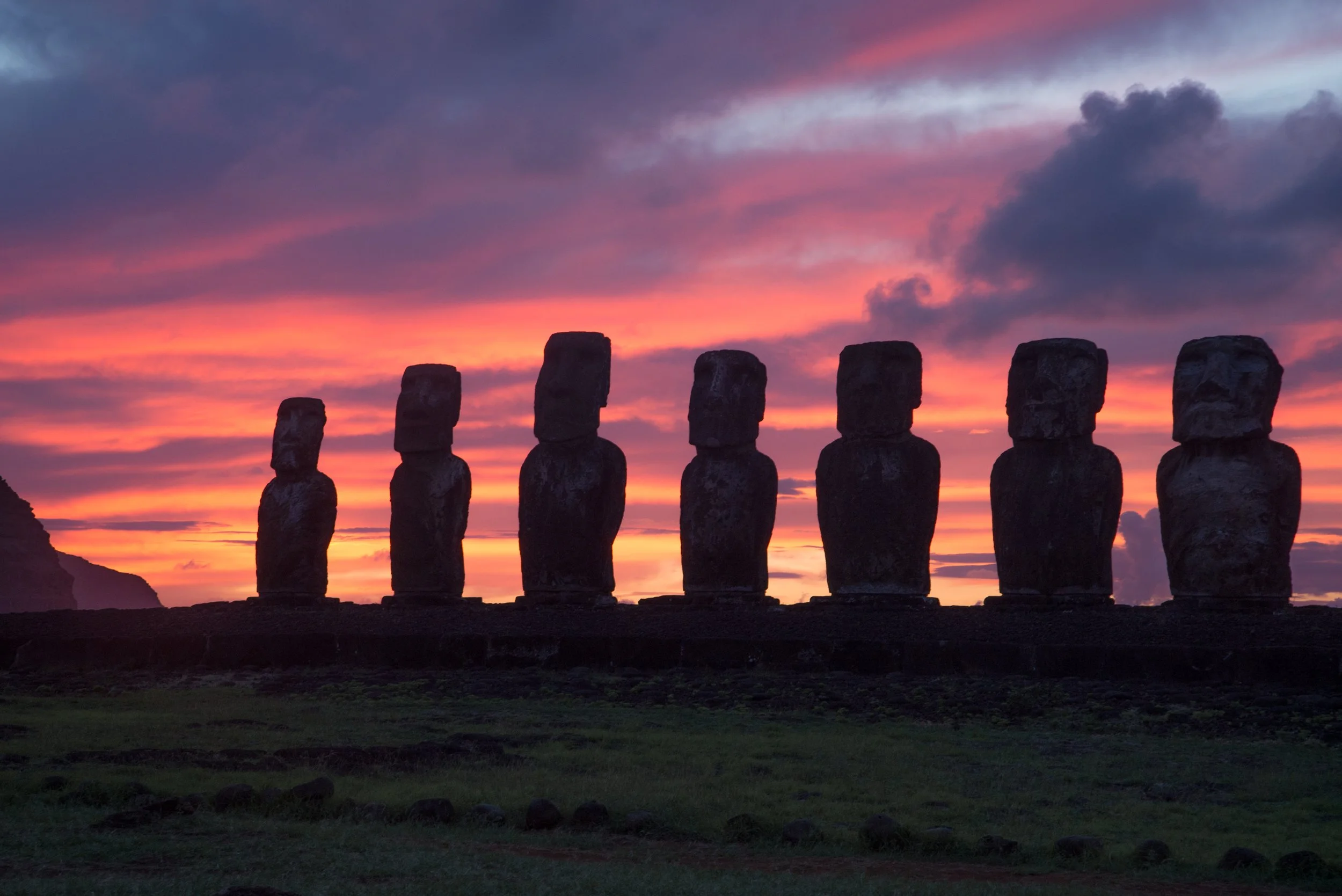 14-moai-silhouettes-against-an-evening-sky.jpg