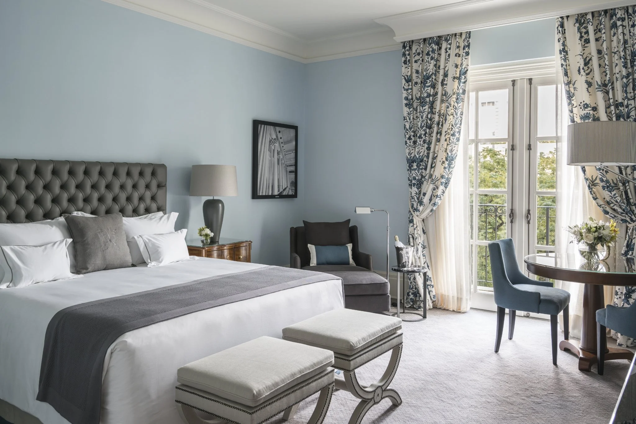 05-deluxe-room.jpg
