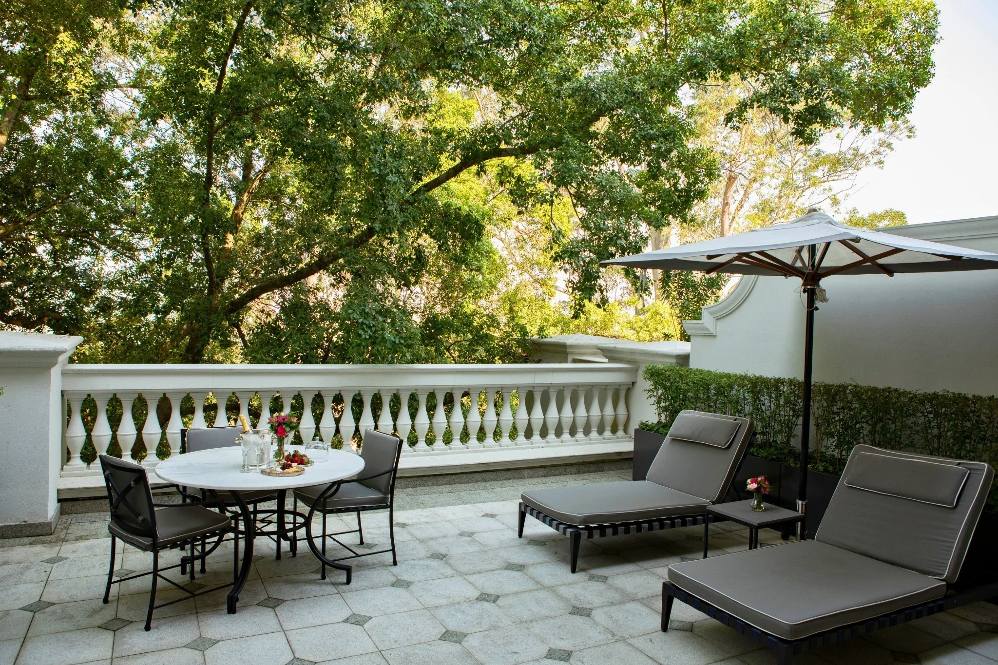 12-superior-suite-terrace.jpg