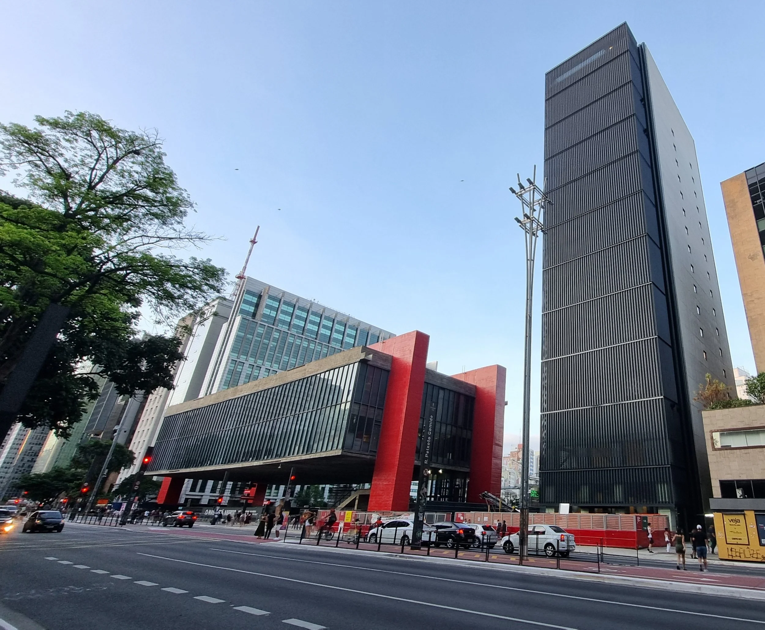 40-masp-and-its-annex-on-avenida-paulista.jpg