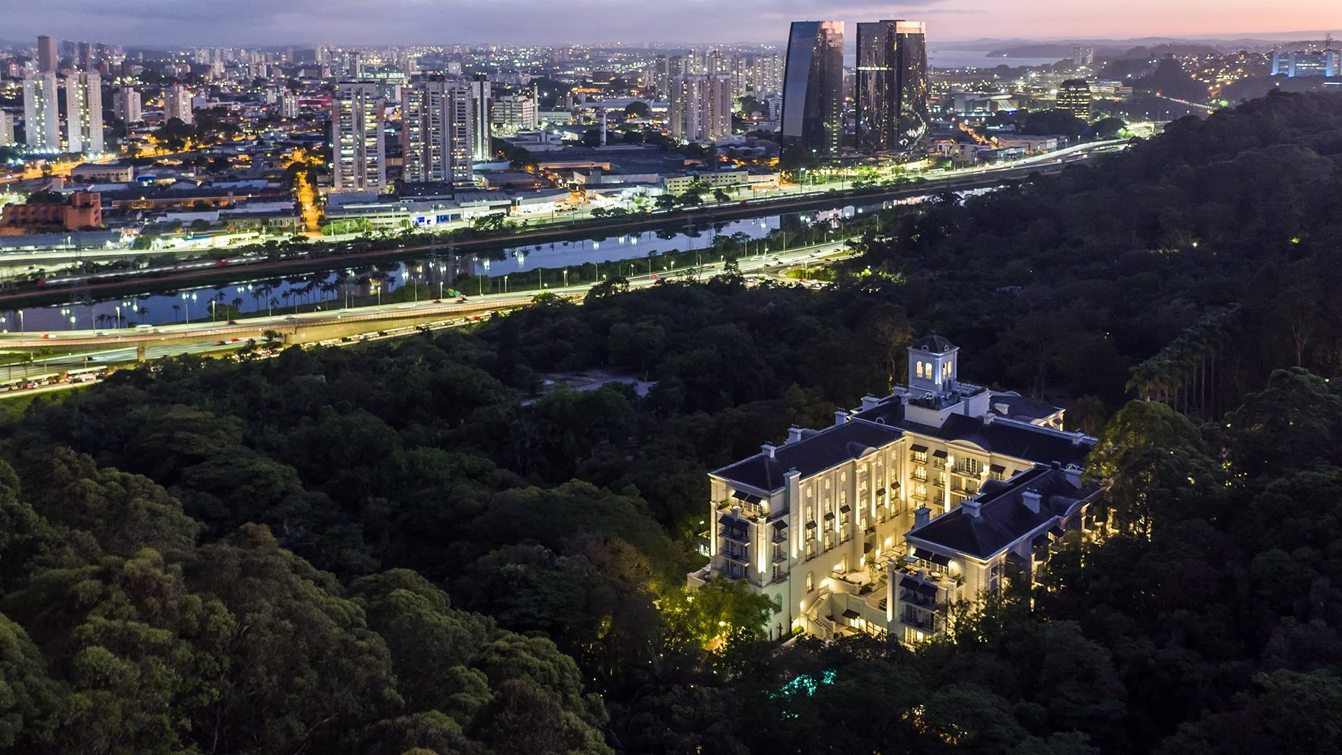37-panamby-and-sao-paulo-skyline-at-dusk.jpg