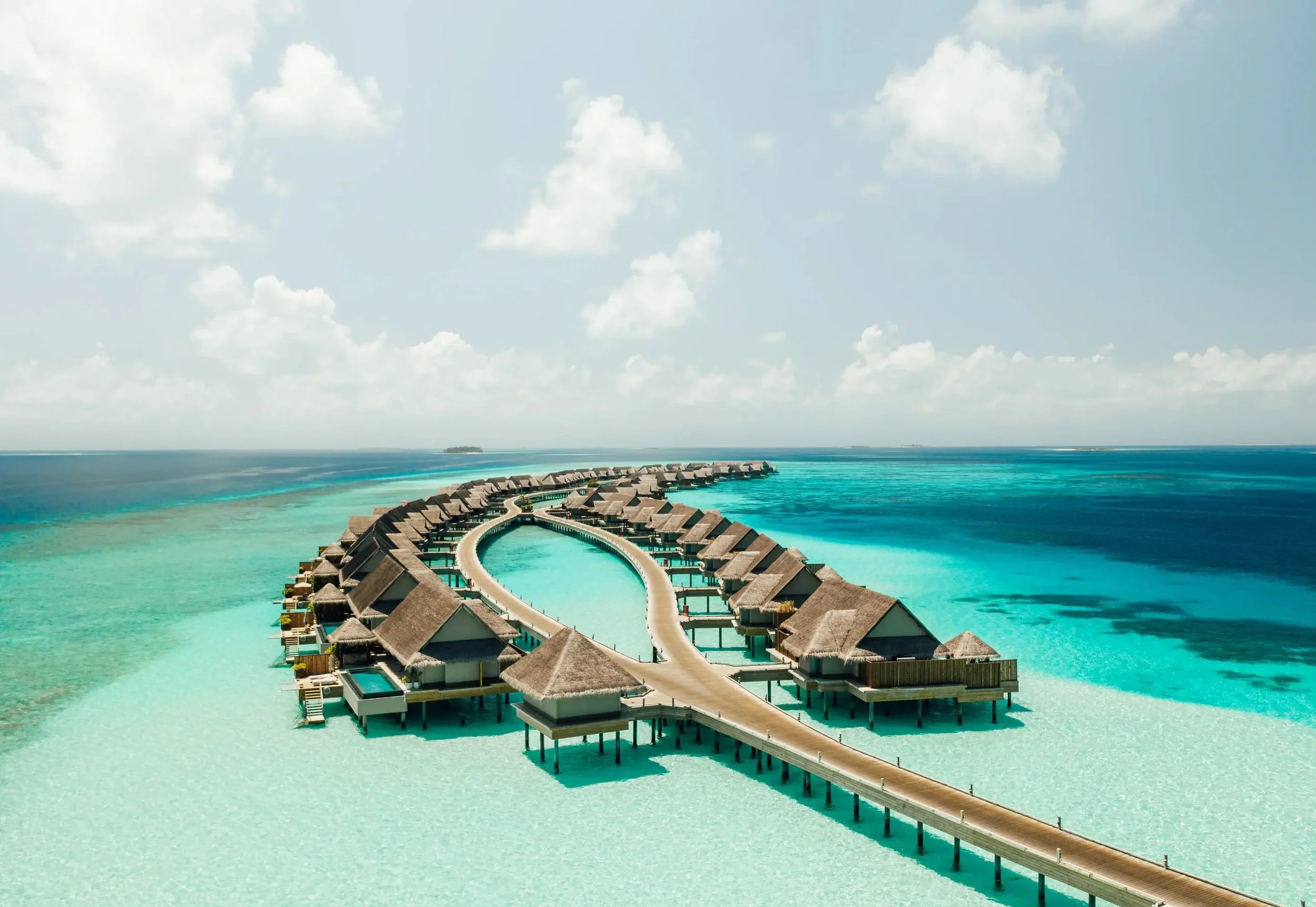 joali-maldives-over-water-villas_aerial_view-_2900x2000px.jpg.webp