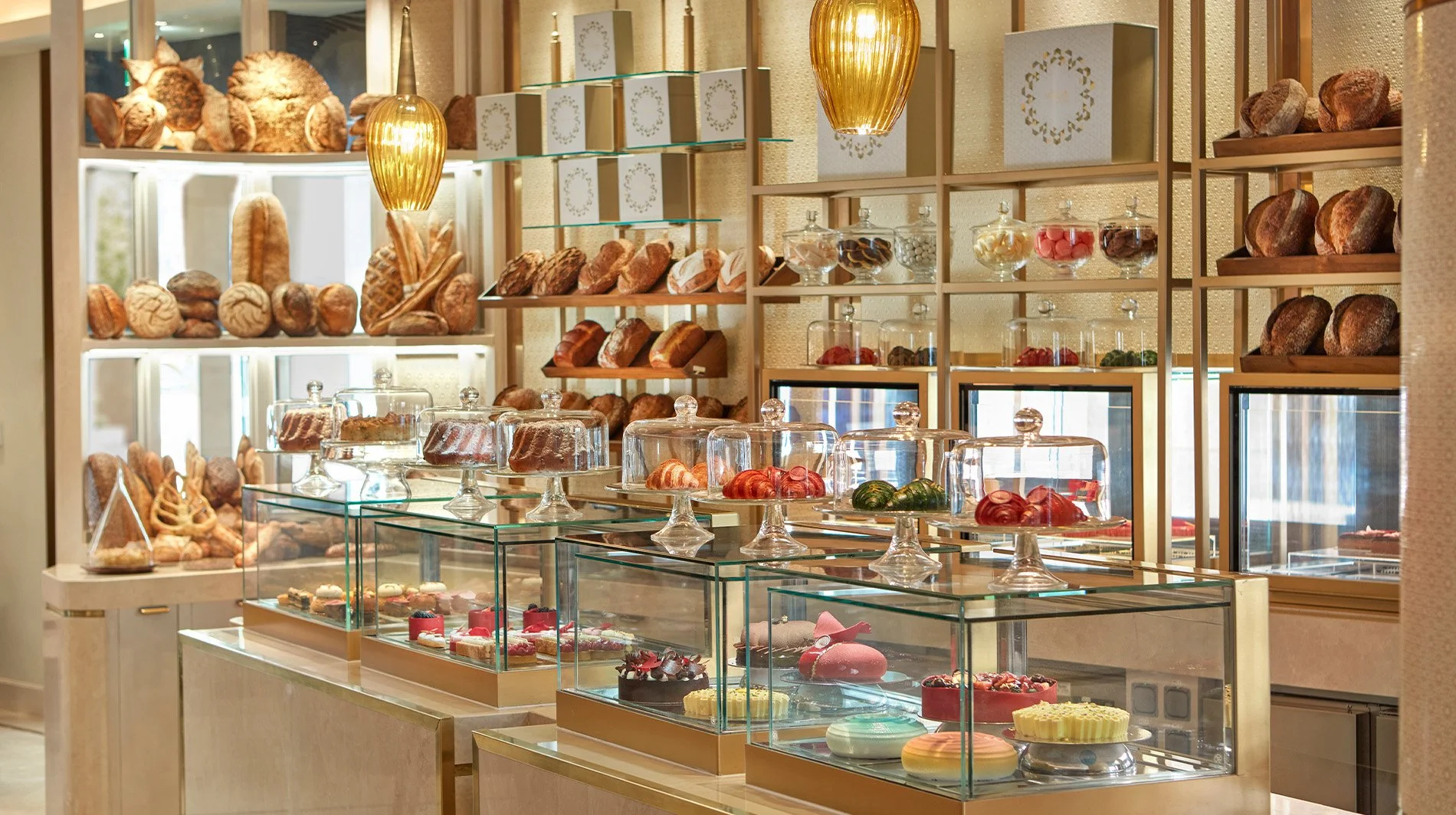 mandarin-oriental-doha-new-cake-shop.jpg