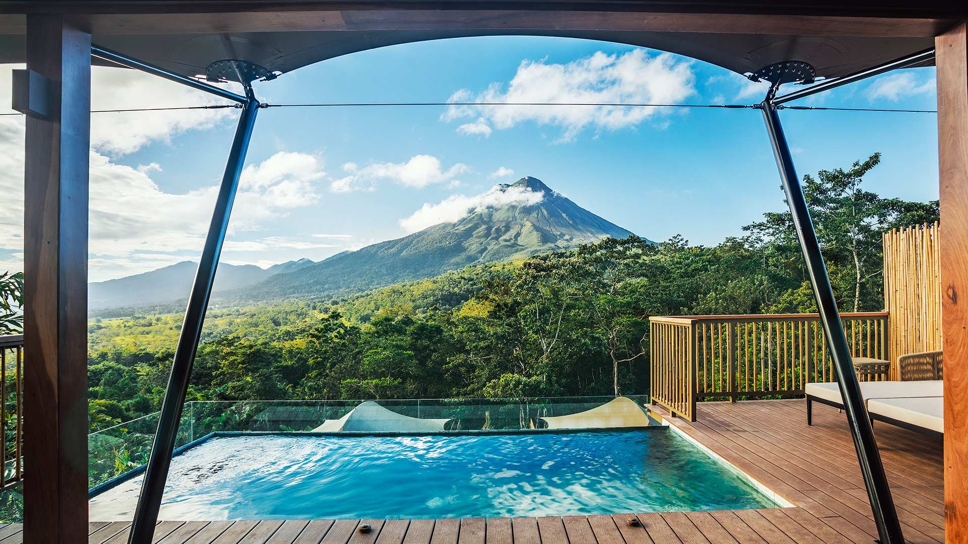 12-tent-terrace-with-arenal-outlook.jpg
