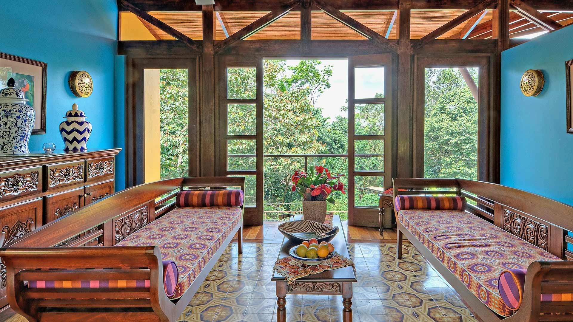 16-bar-interior-in-the-nayara-resort-gallery.jpg