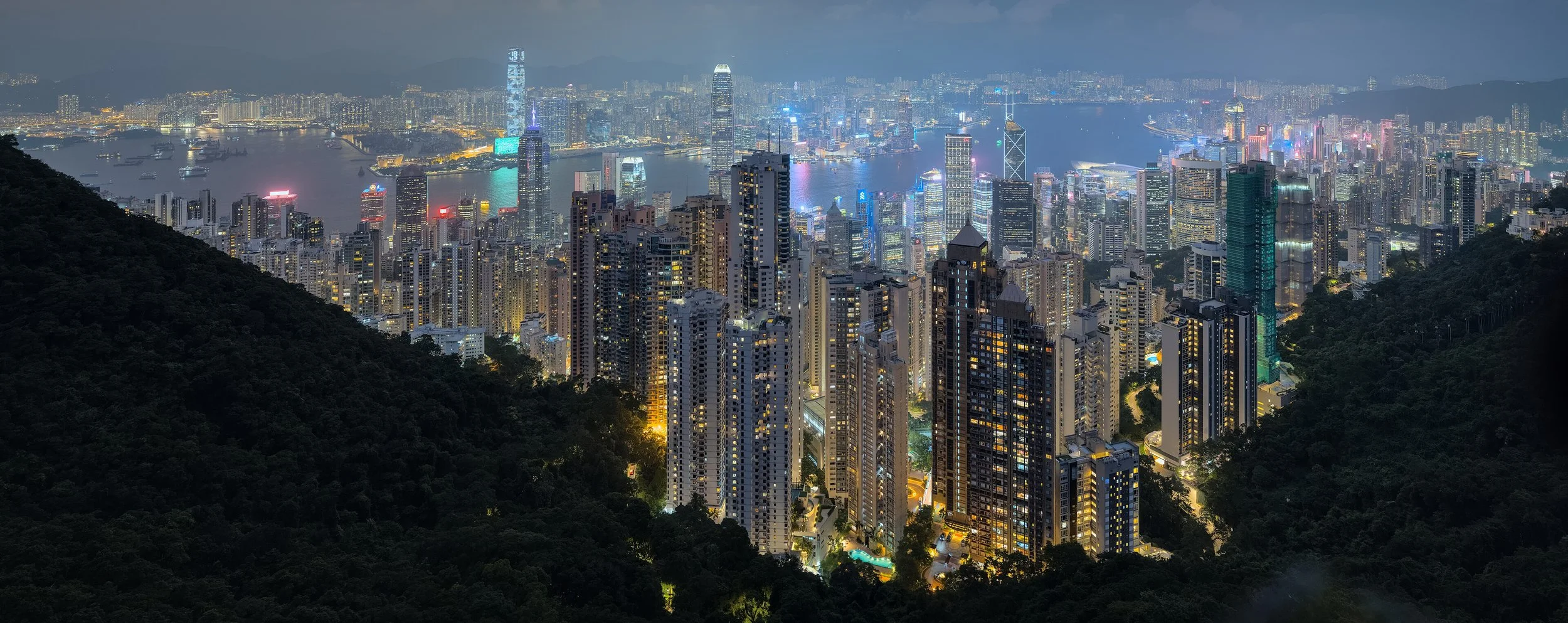 30-hong-kong-skyline-from-the-peak.jpg