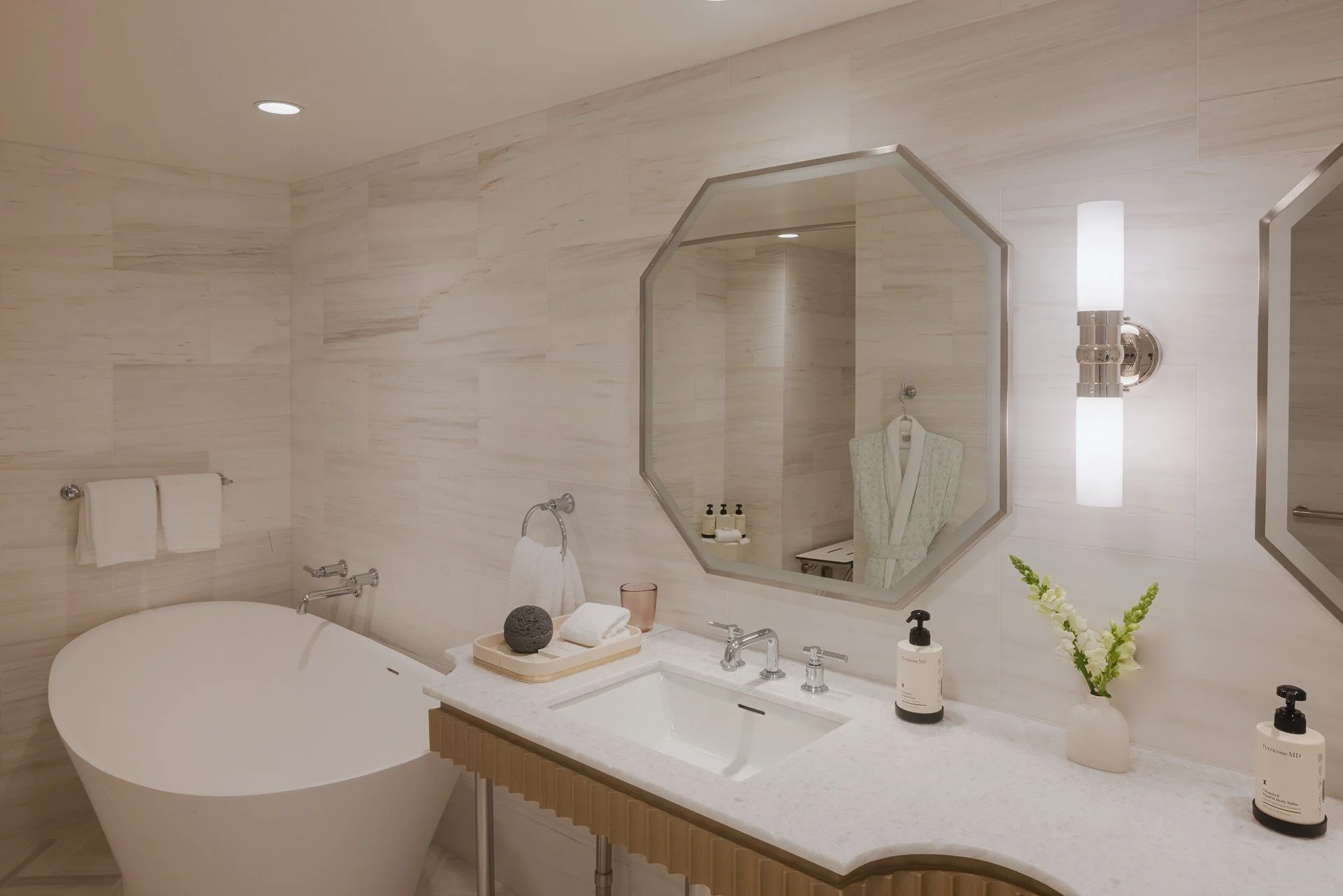 31-mobility-accessible-transfer-shower-bathroom.jpg