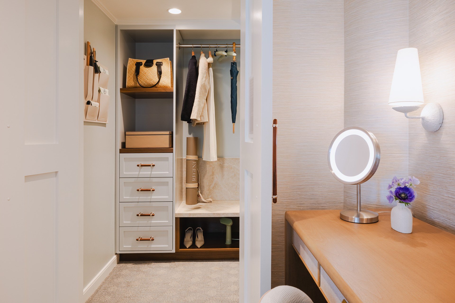 32-guestroom-dressing-area-and-vanity.jpg