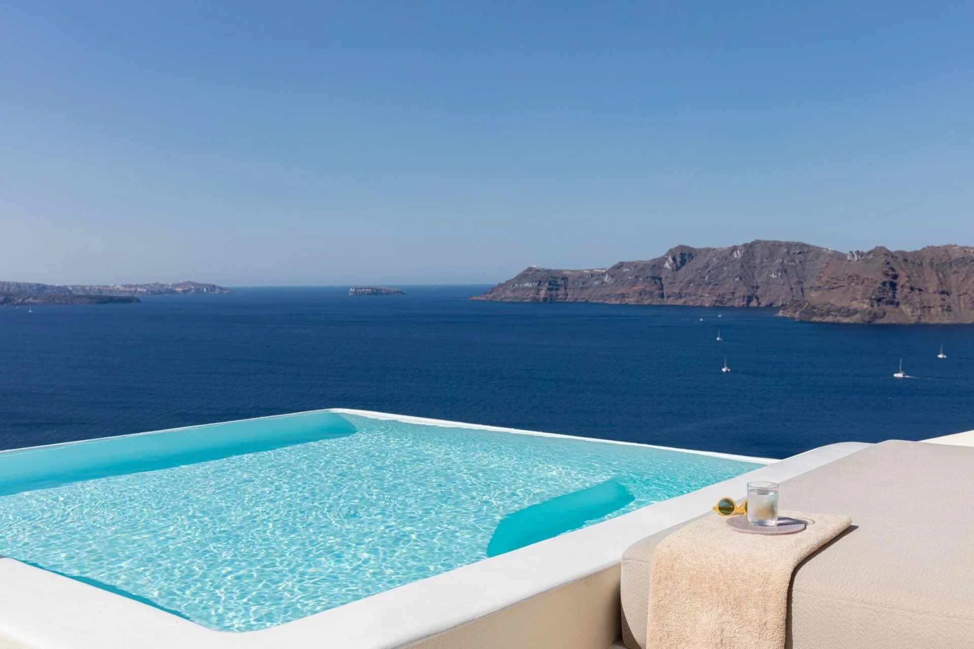07-infinity-pool-suite-private-pool.jpg