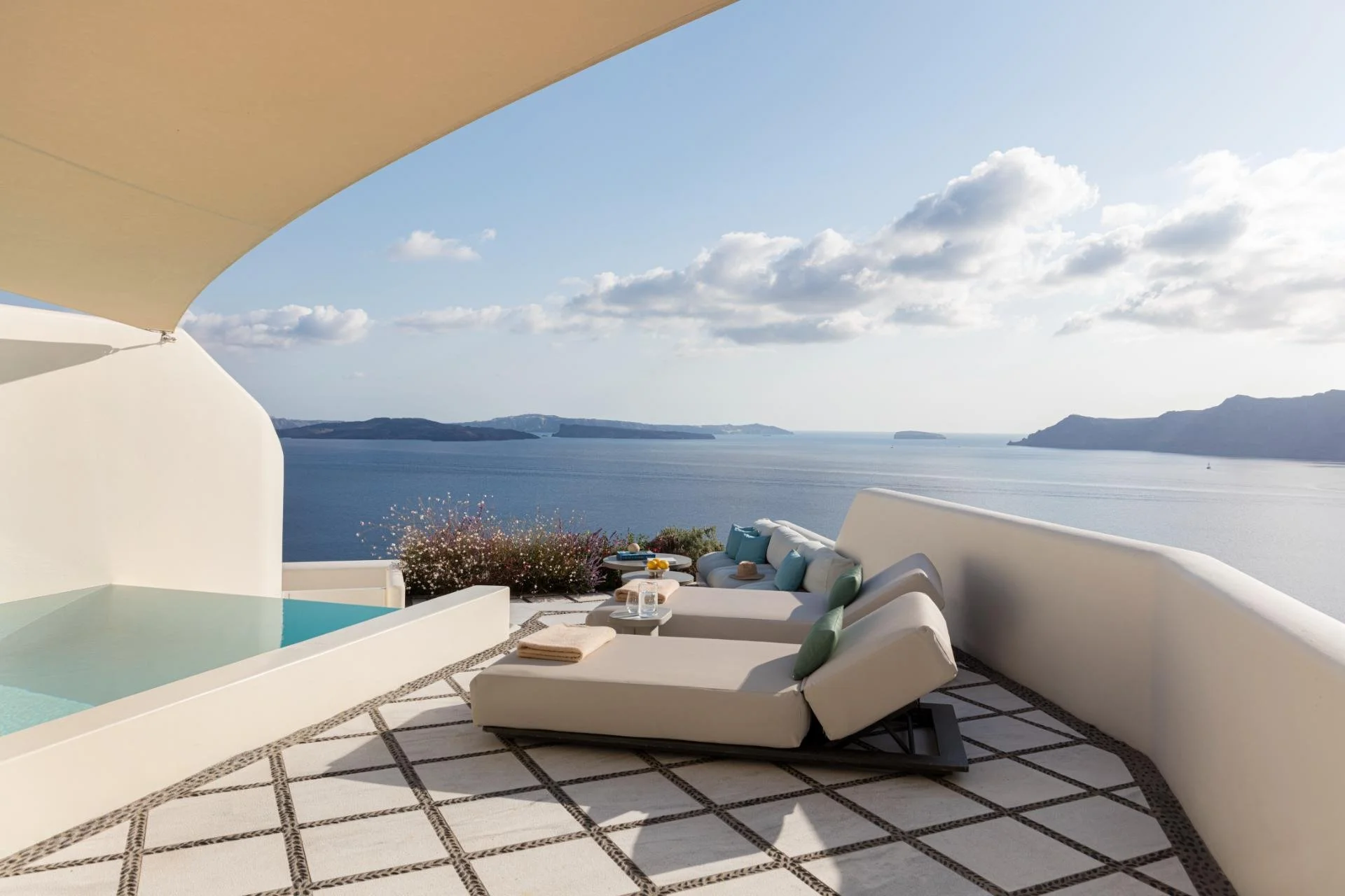 09-royal-pool-suite-terrace-and-private-pool.jpg