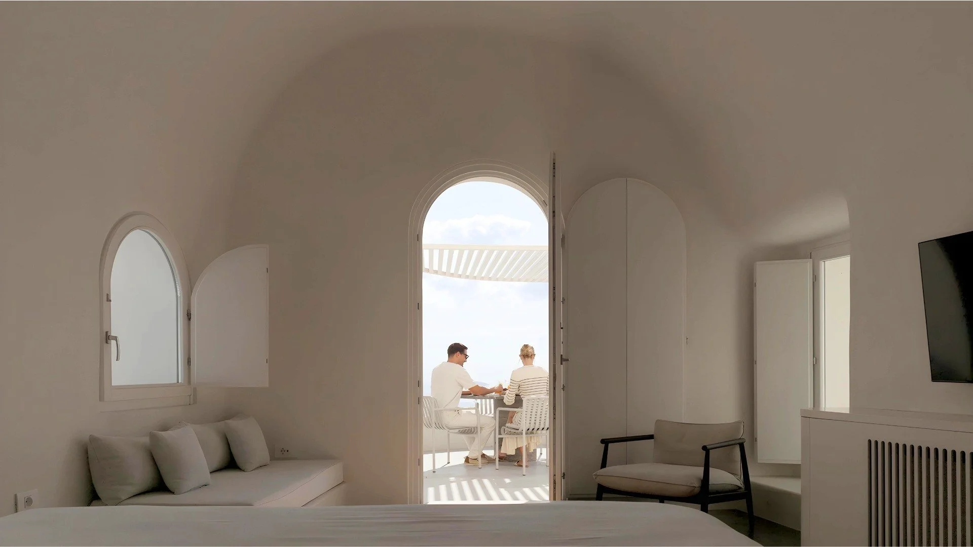 36-in-room-dining-viewed-through-a-curved-interior.jpg
