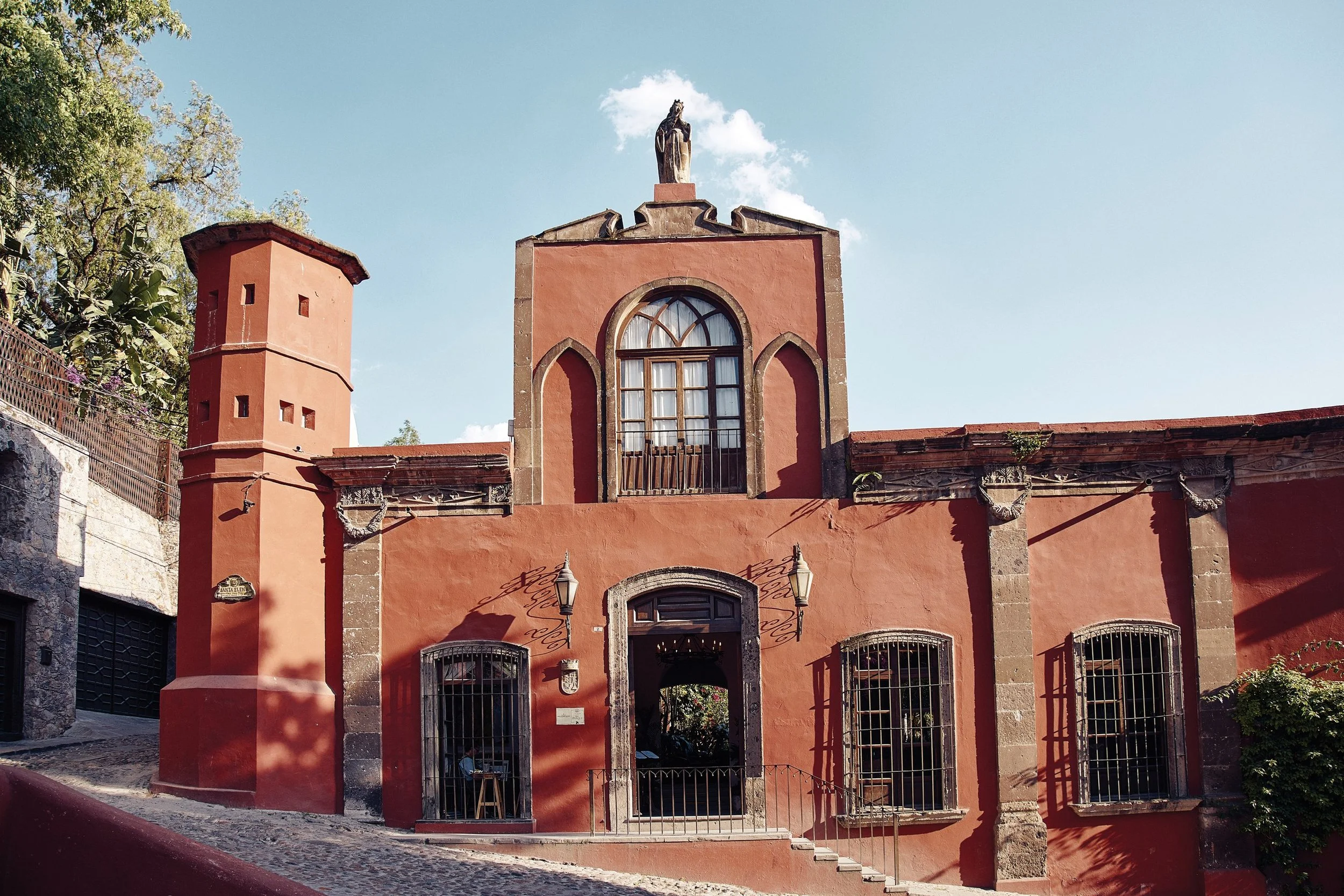 03-casa-parque-facade-and-entrance.jpg
