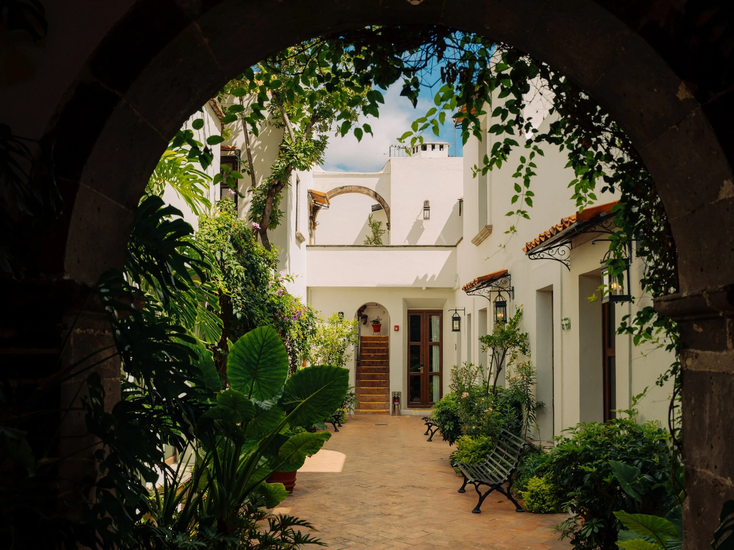 04-casa-caballo-courtyard-through-an-archway.jpg