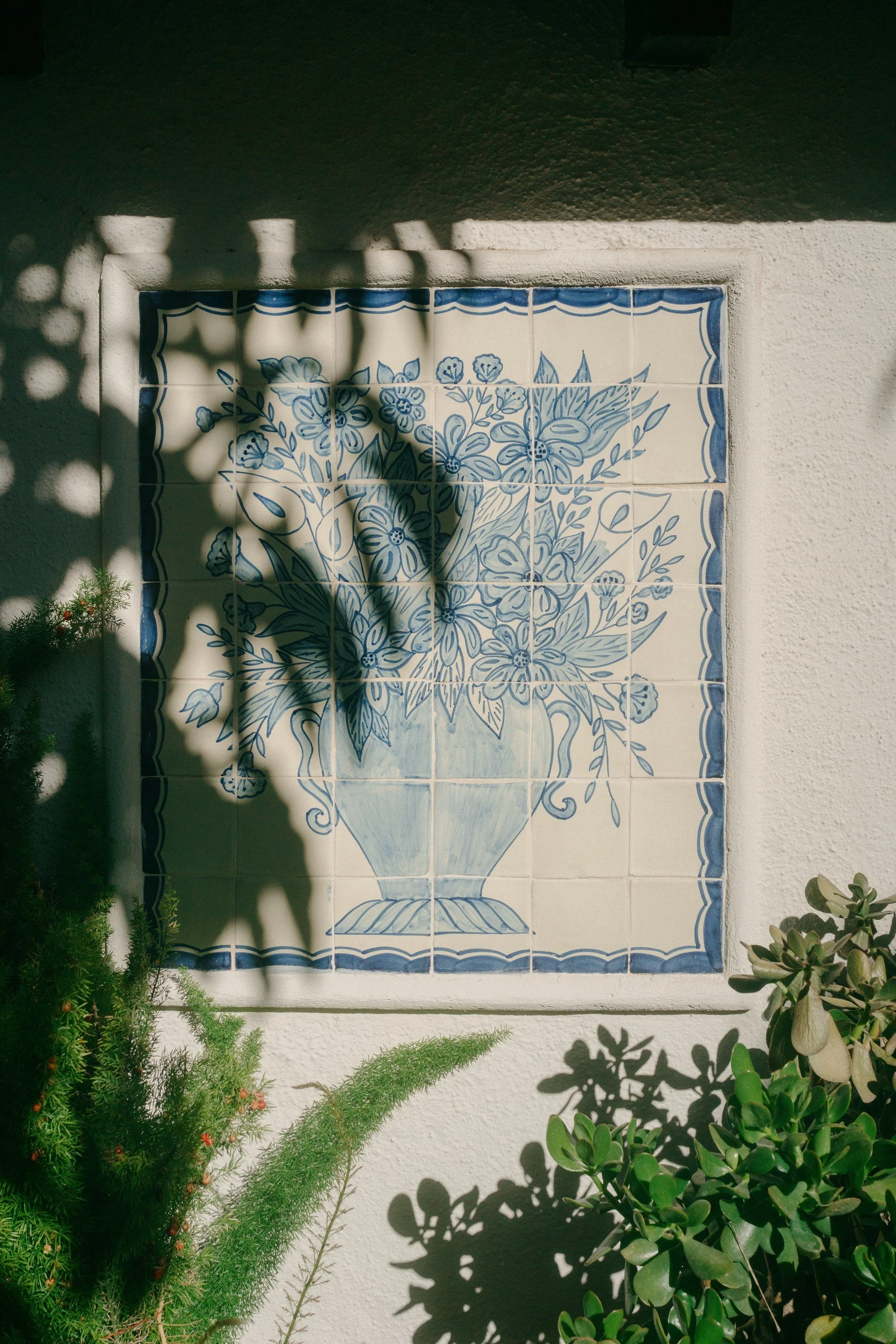 06-decorative-ceramic-tile-detail-at-the-hotel.jpg