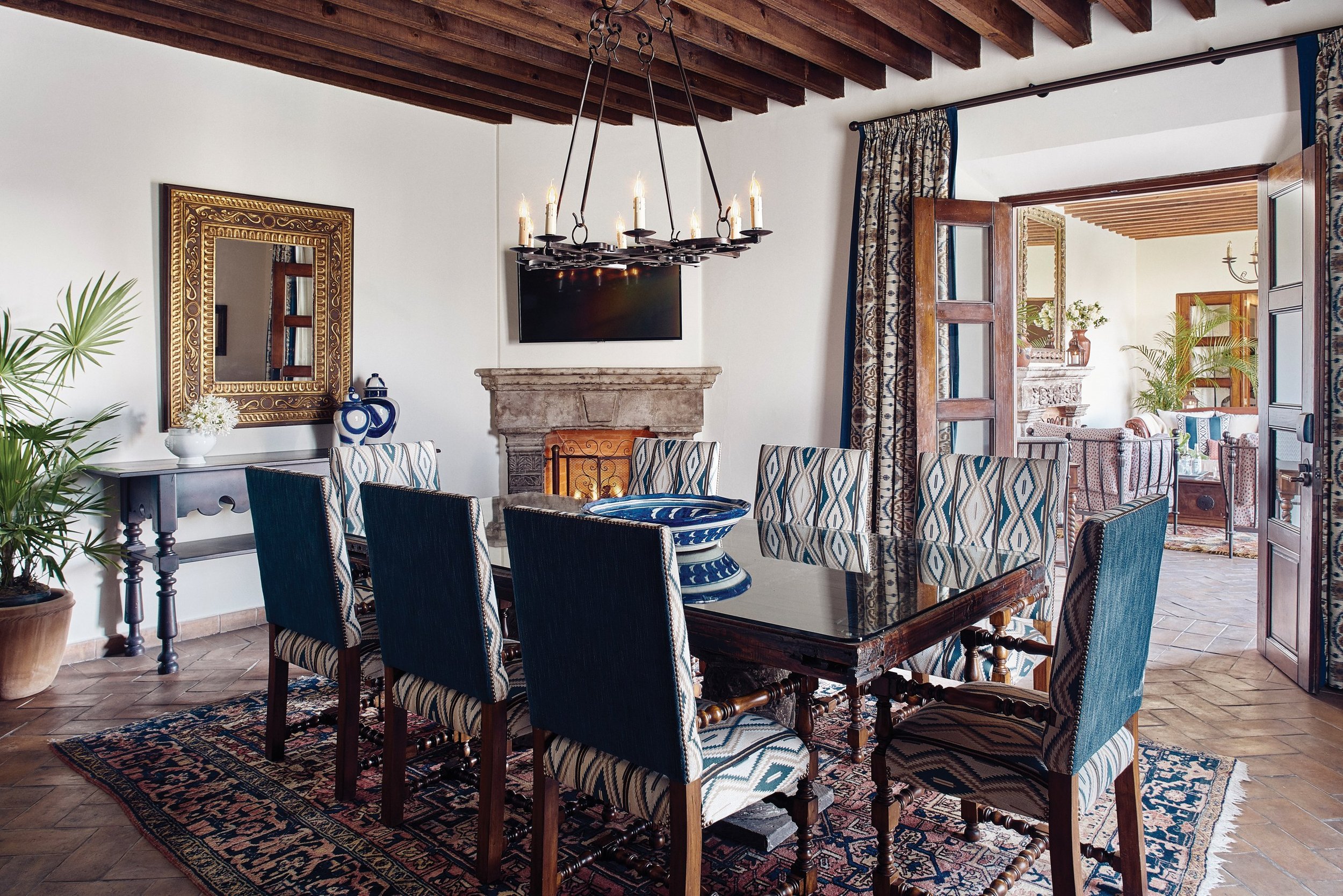 09-cantera-suite-dining-room.jpg