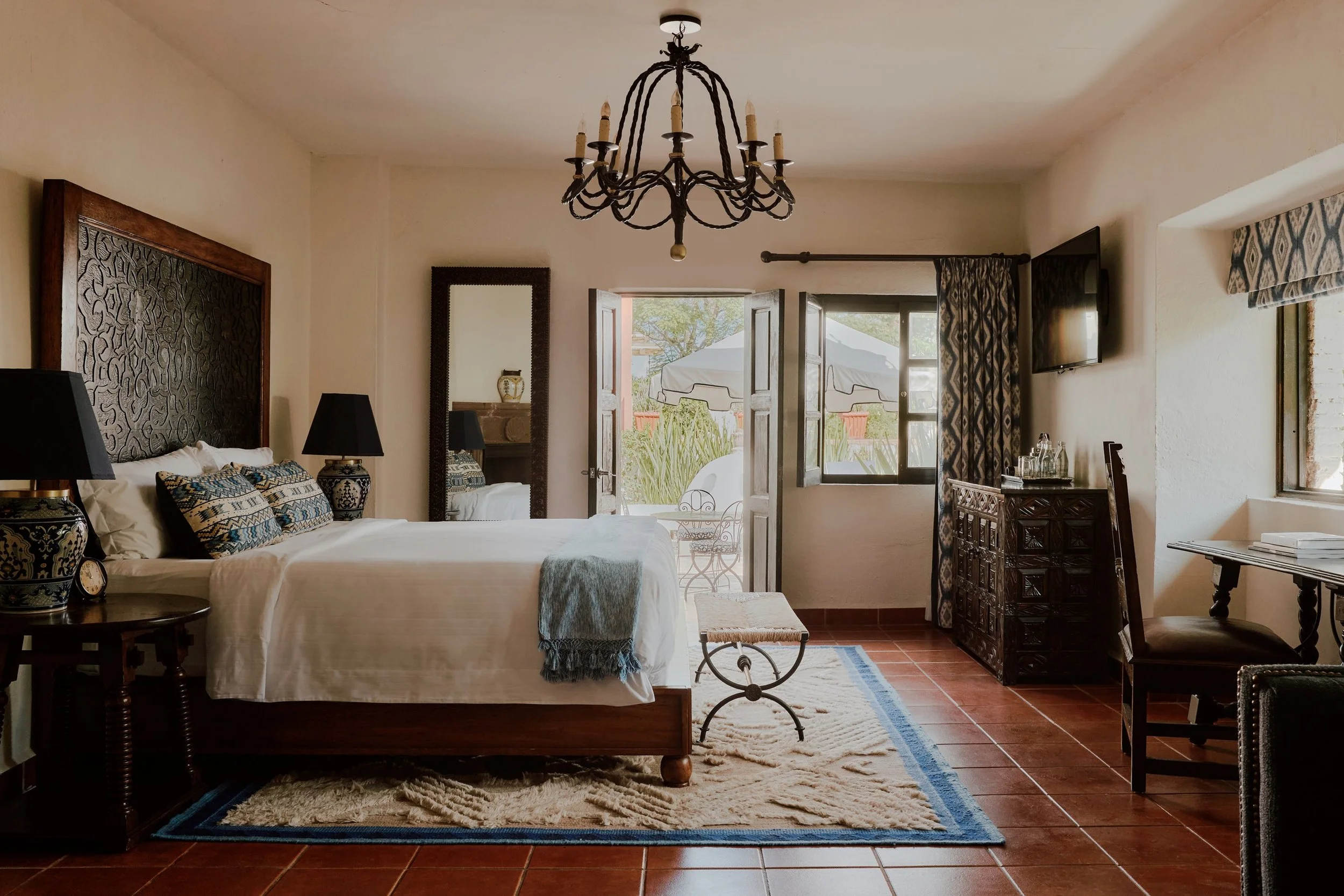 15-casa-fuente-guest-bedroom.jpg