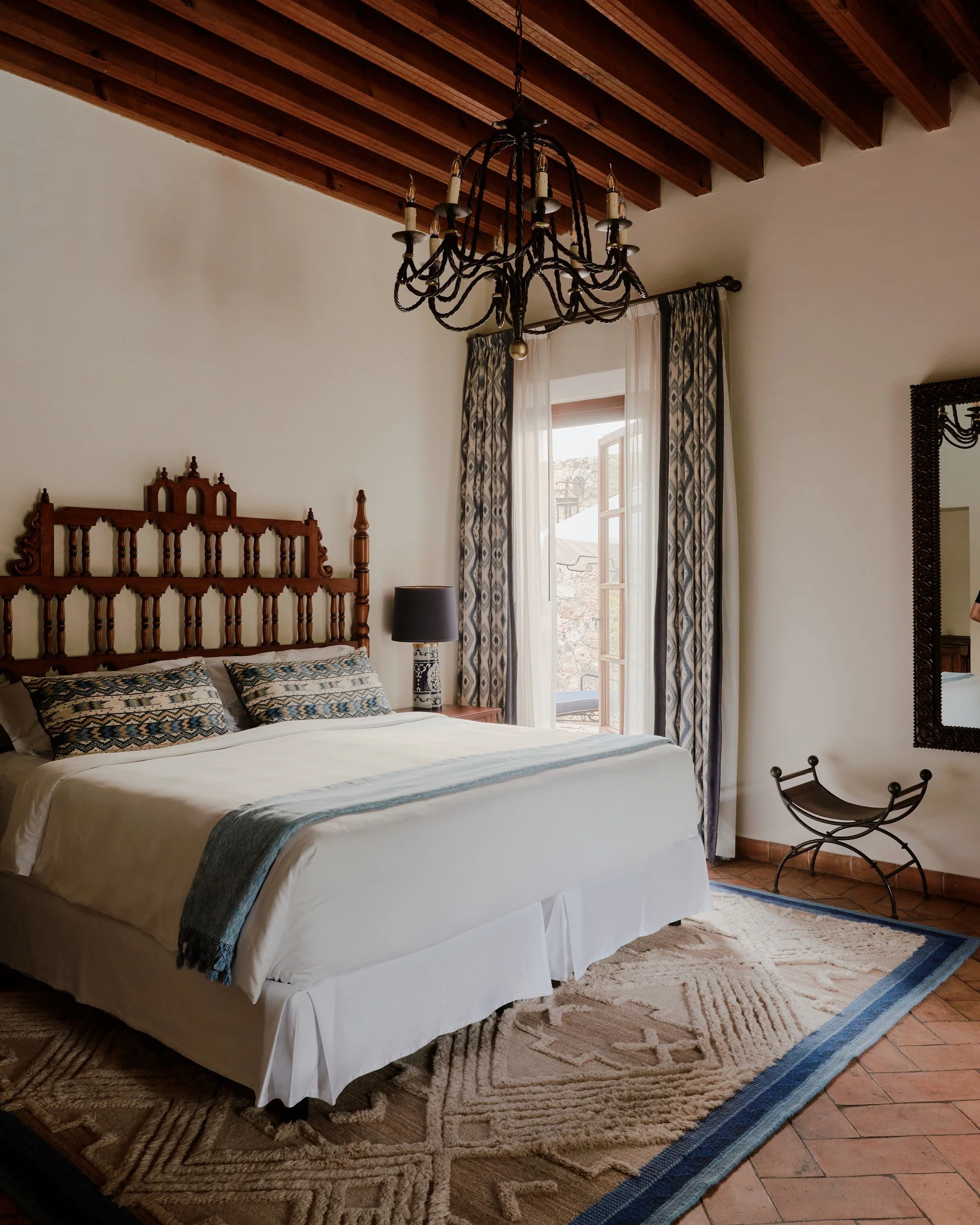 31-deluxe-one-bedroom-suite-bedroom-in-casa-palma.jpg