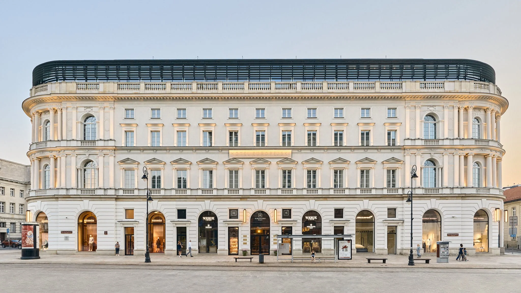 03-Hotel-Facade-At-Dusk.jpg