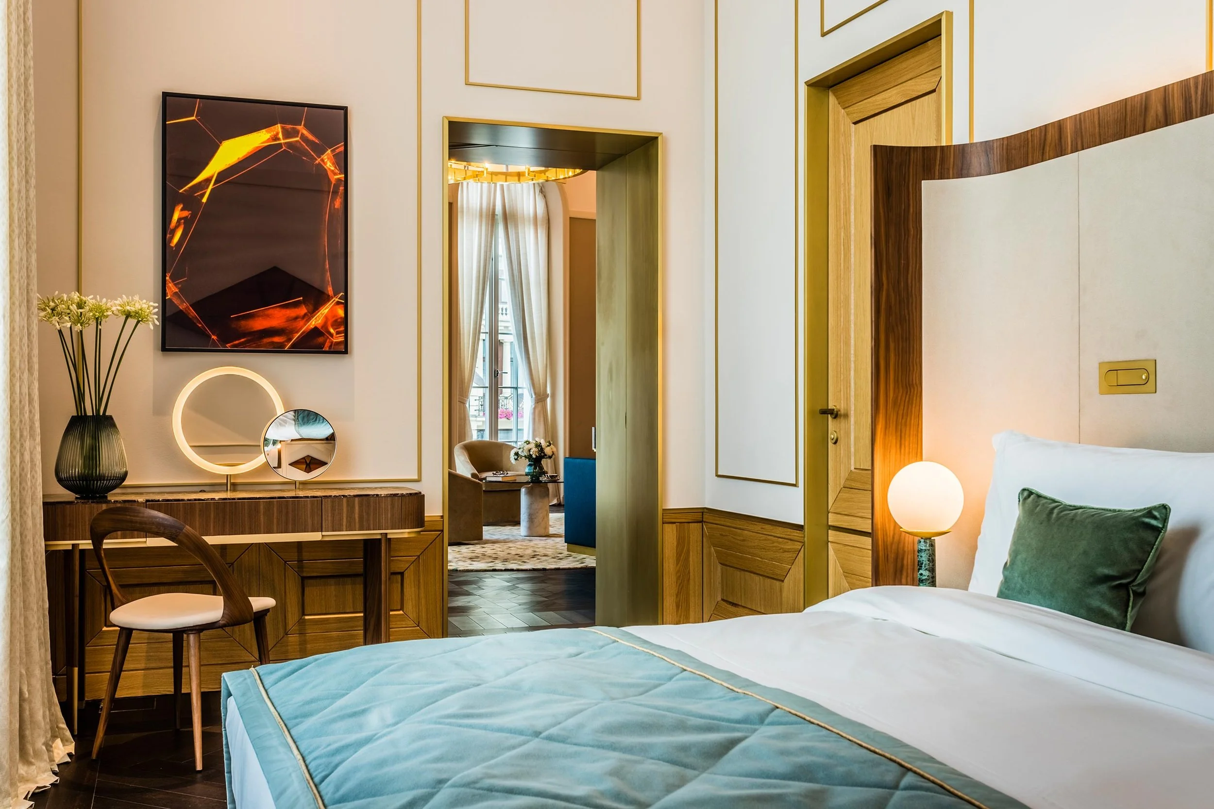 11-Signature-Suite-Bedroom.jpg